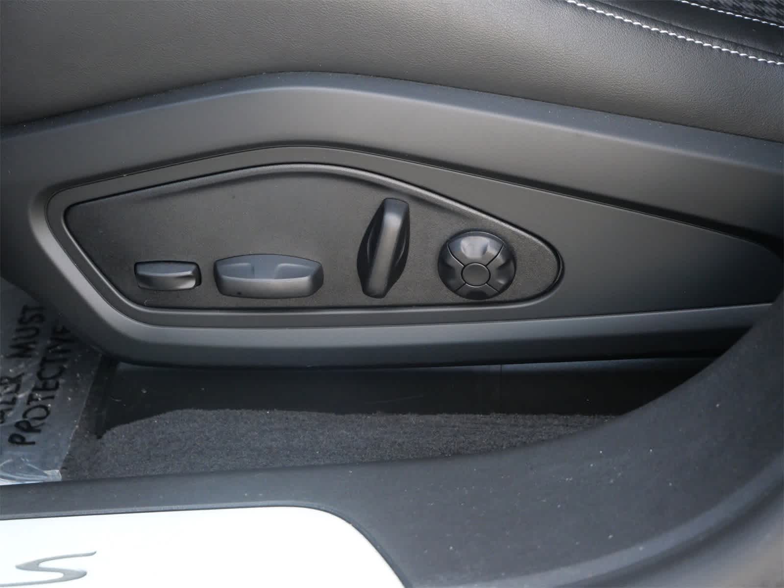 Thumbnail: 2025 Porsche Taycan - 10