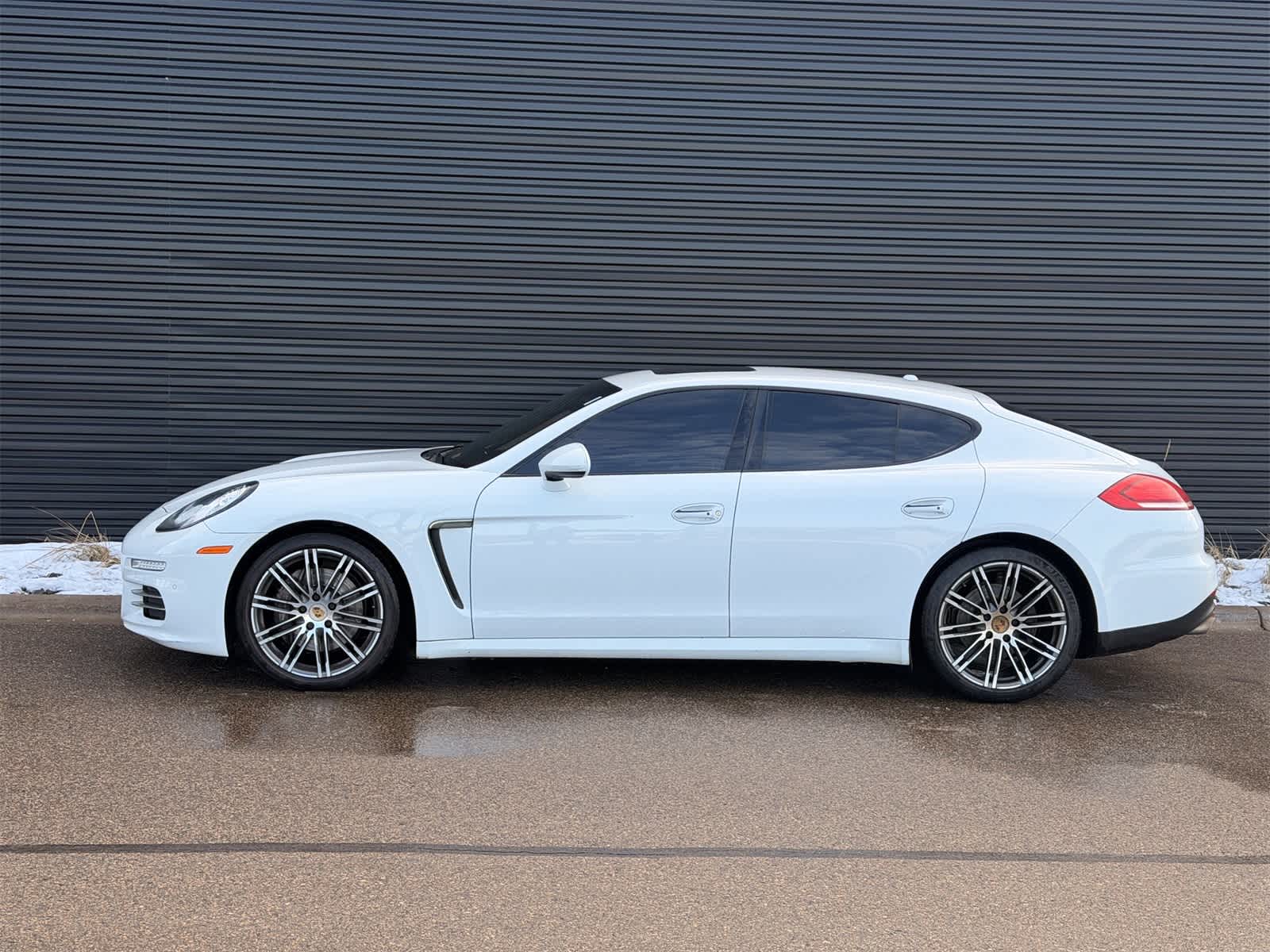 Thumbnail: 2016 Porsche Panamera - 2