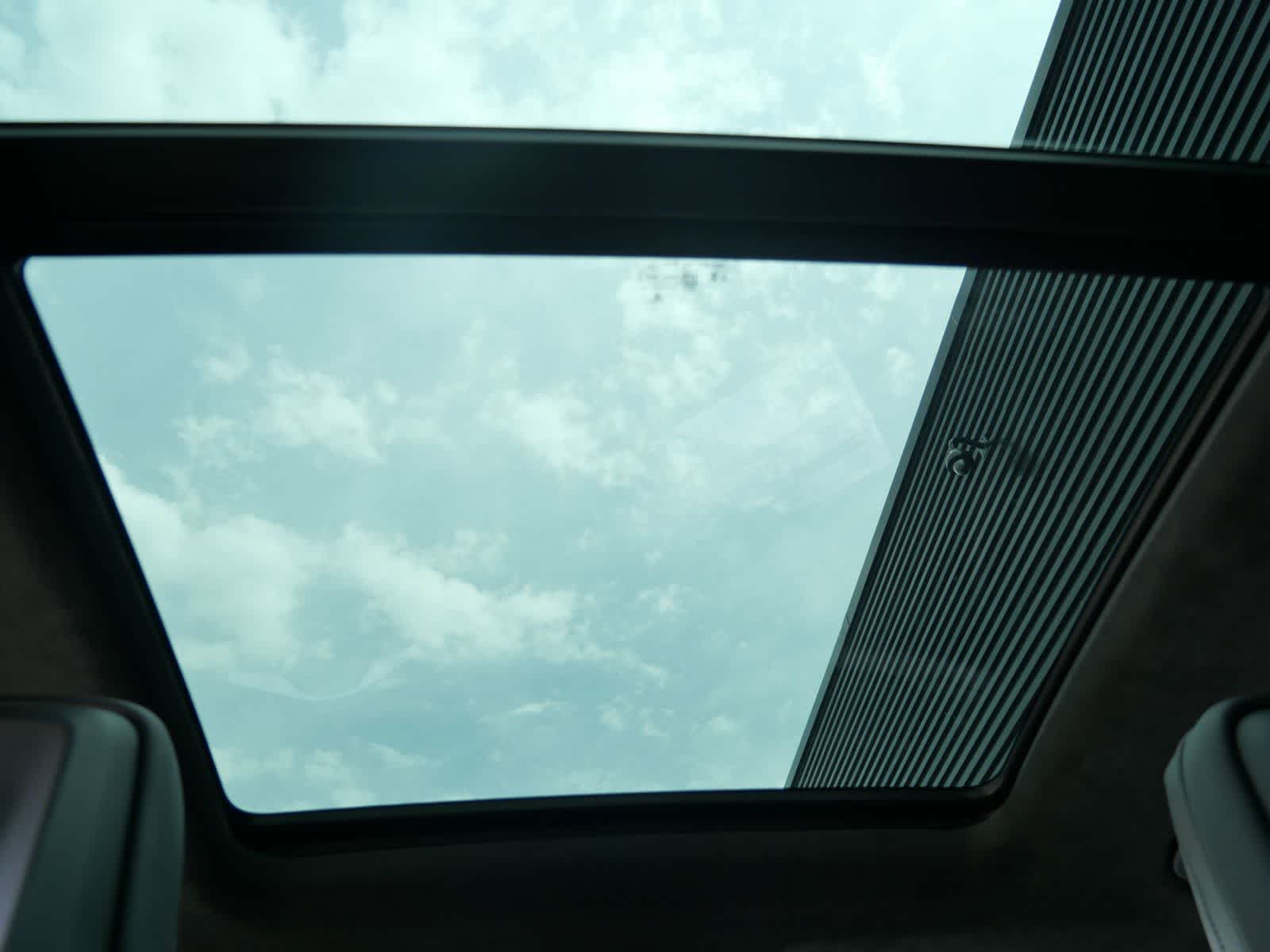 Thumbnail: 2025 Porsche Macan - 15