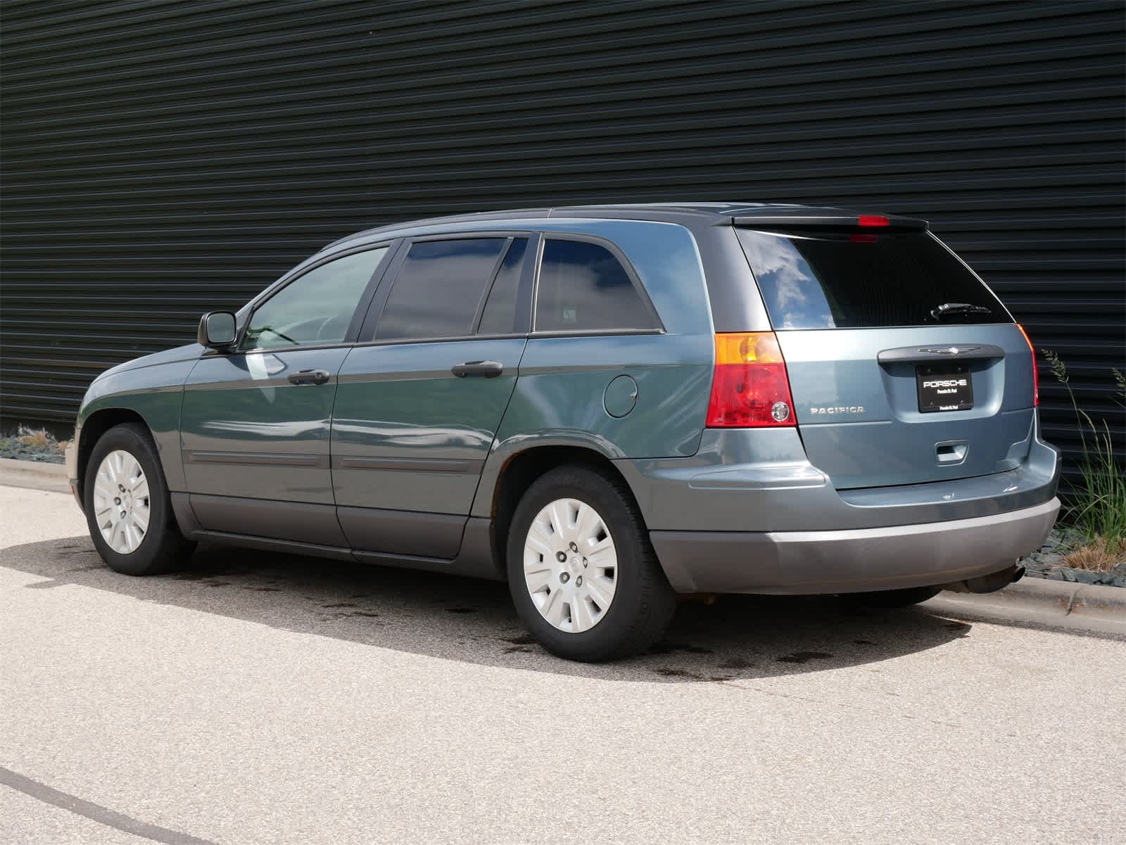Thumbnail: 2006 Chrysler Pacifica - 3