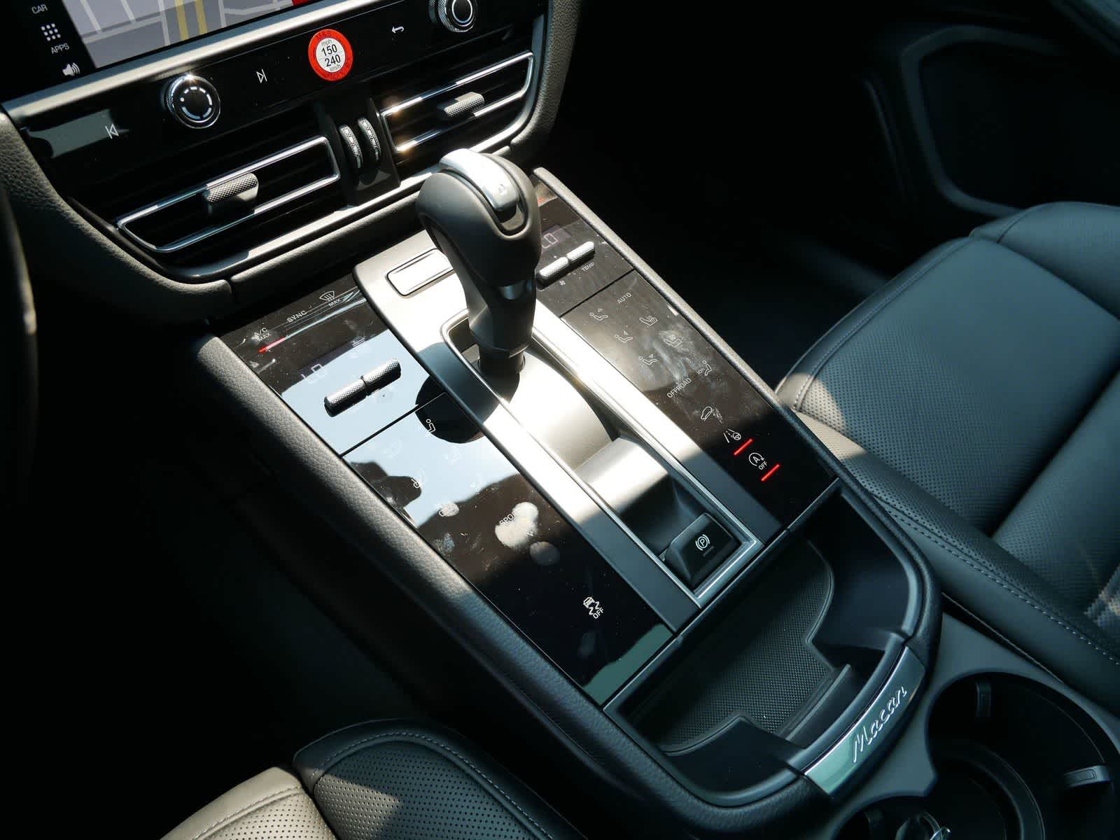 Thumbnail: 2025 Porsche Macan - 18