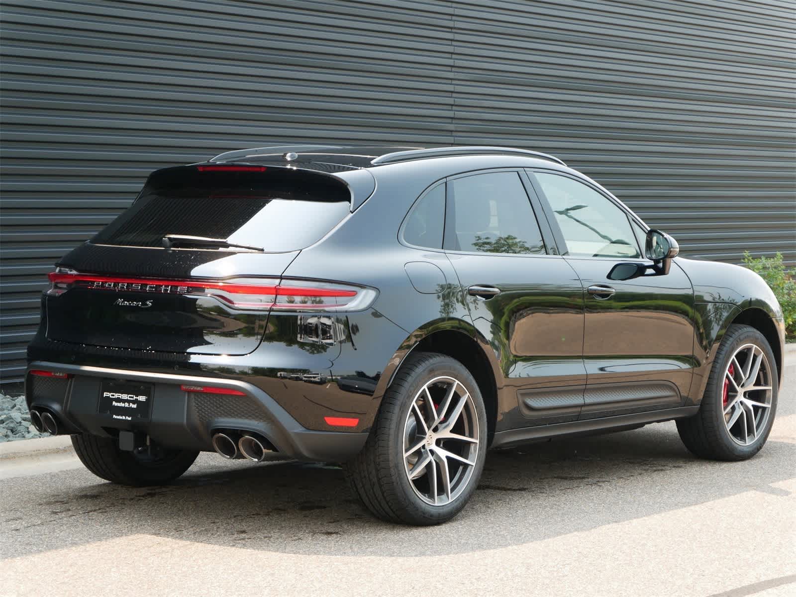 Thumbnail: 2025 Porsche Macan - 23