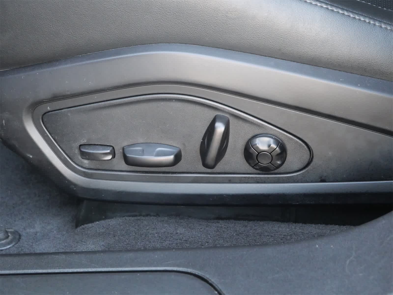 Thumbnail: 2021 Porsche Taycan - 10