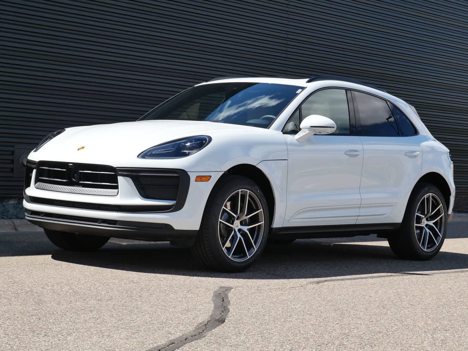 Thumbnail: 2026 Porsche Macan - 1