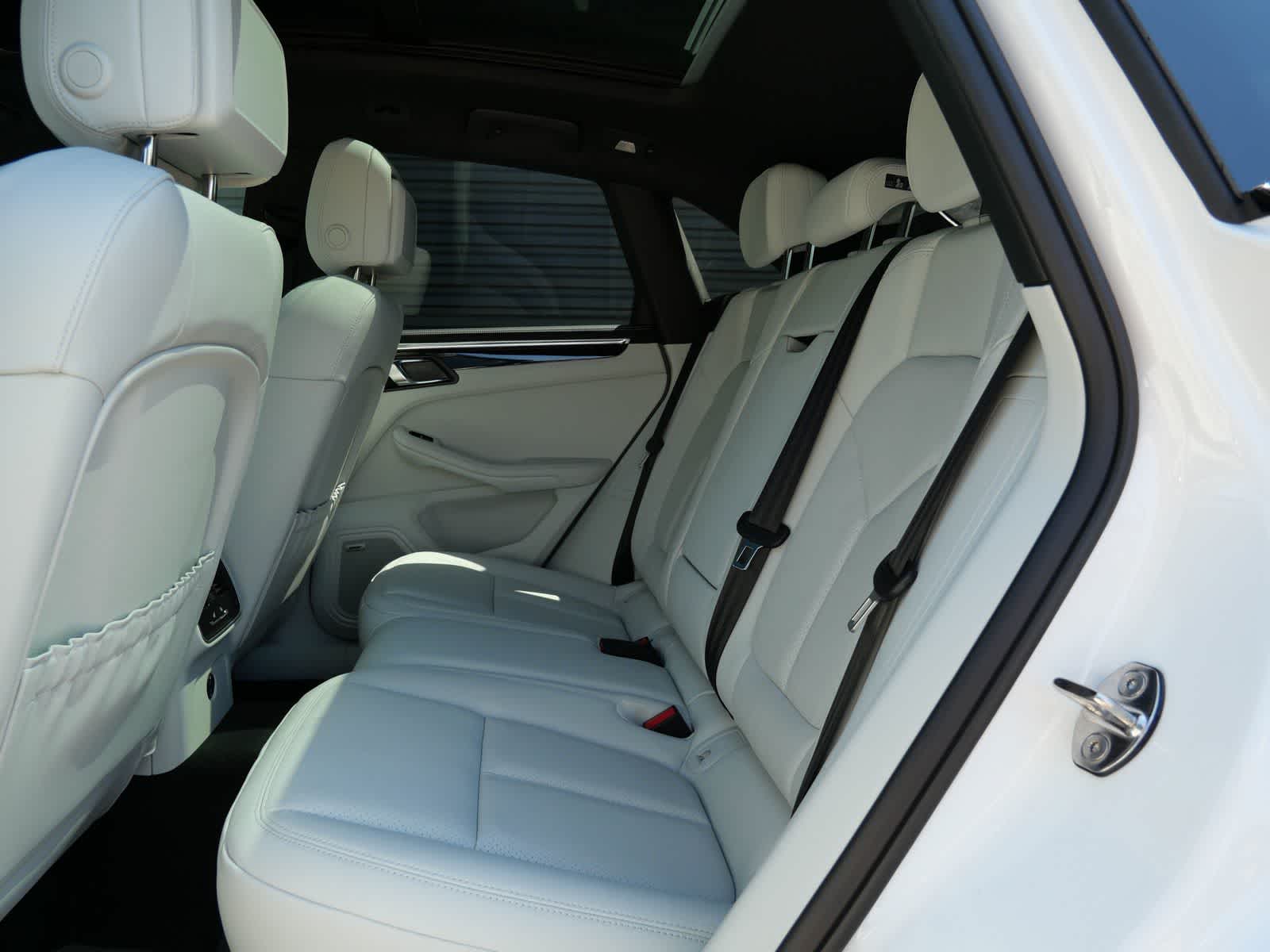 Thumbnail: 2026 Porsche Macan - 11