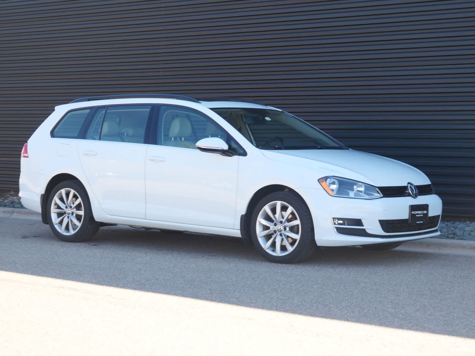 Thumbnail: 2017 Volkswagen e-Golf - 27