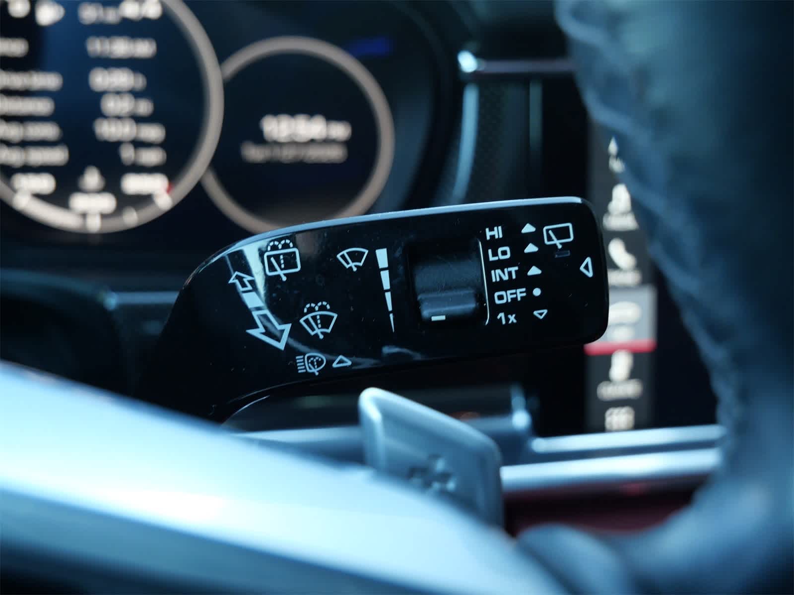 Thumbnail: 2020 Porsche Panamera - 20