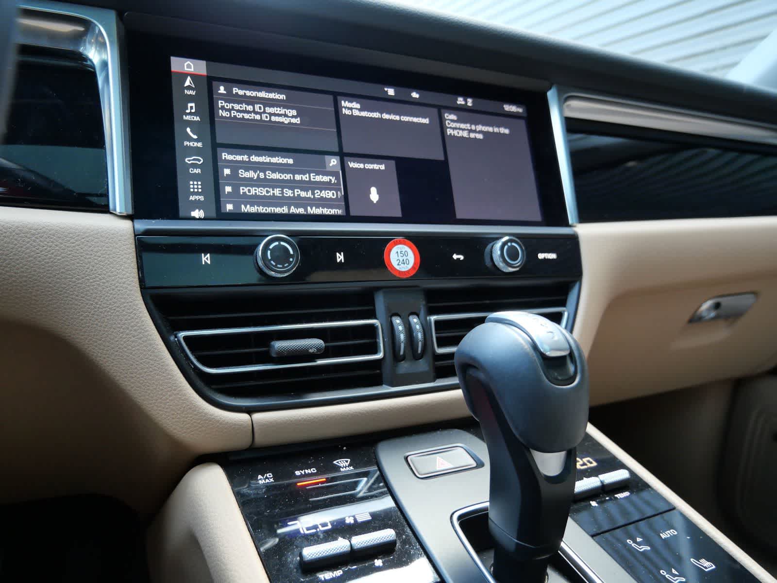 Thumbnail: 2024 Porsche Macan - 18