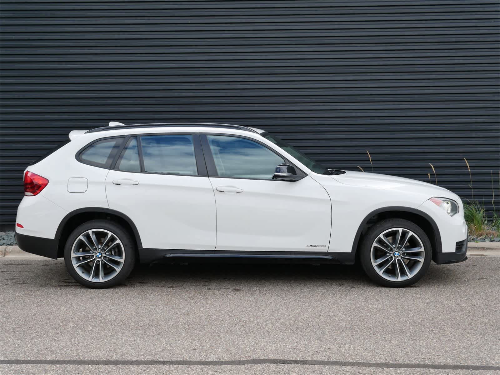 Thumbnail: 2015 BMW X1 - 13