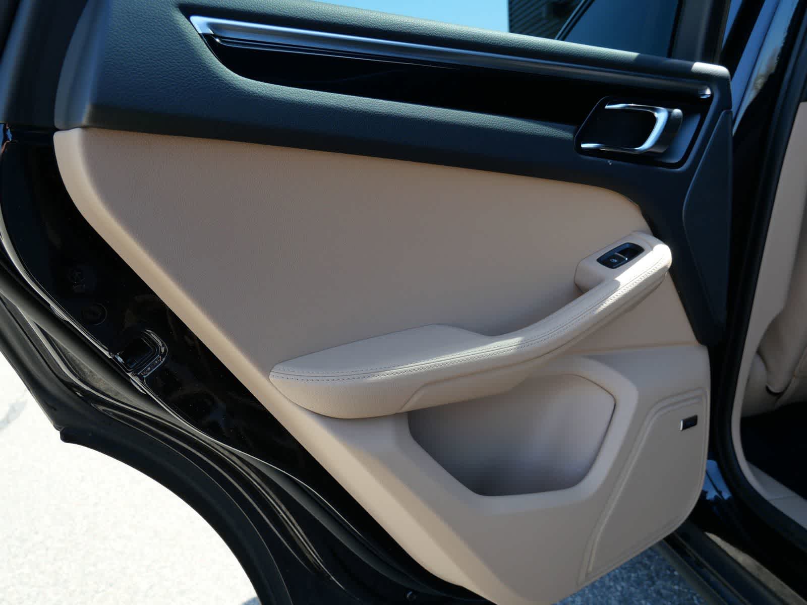 Thumbnail: 2024 Porsche Macan - 11