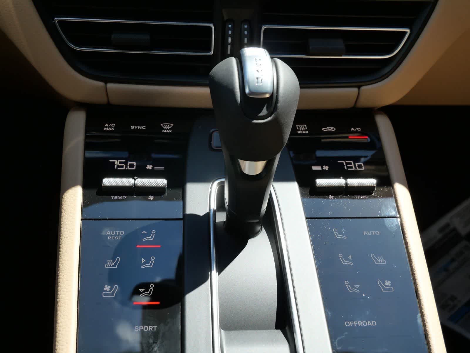 Thumbnail: 2026 Porsche Macan - 18