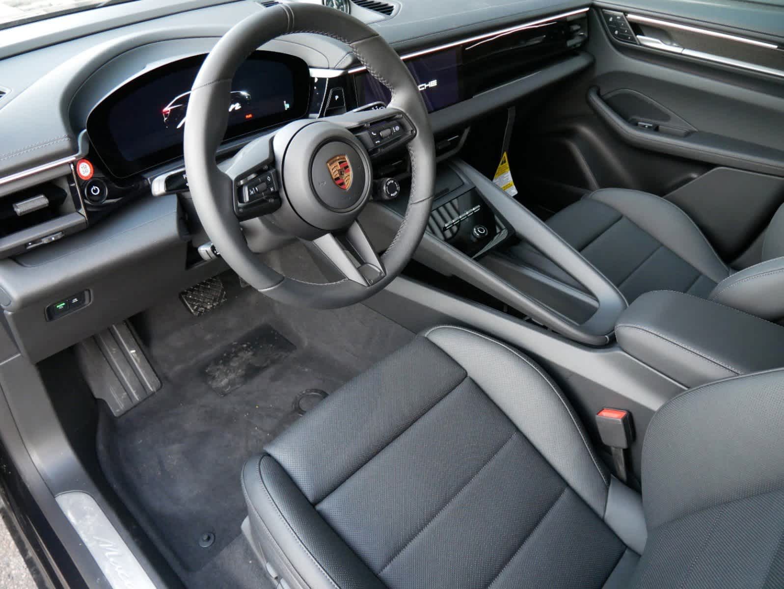 Thumbnail: 2024 Porsche Macan - 4