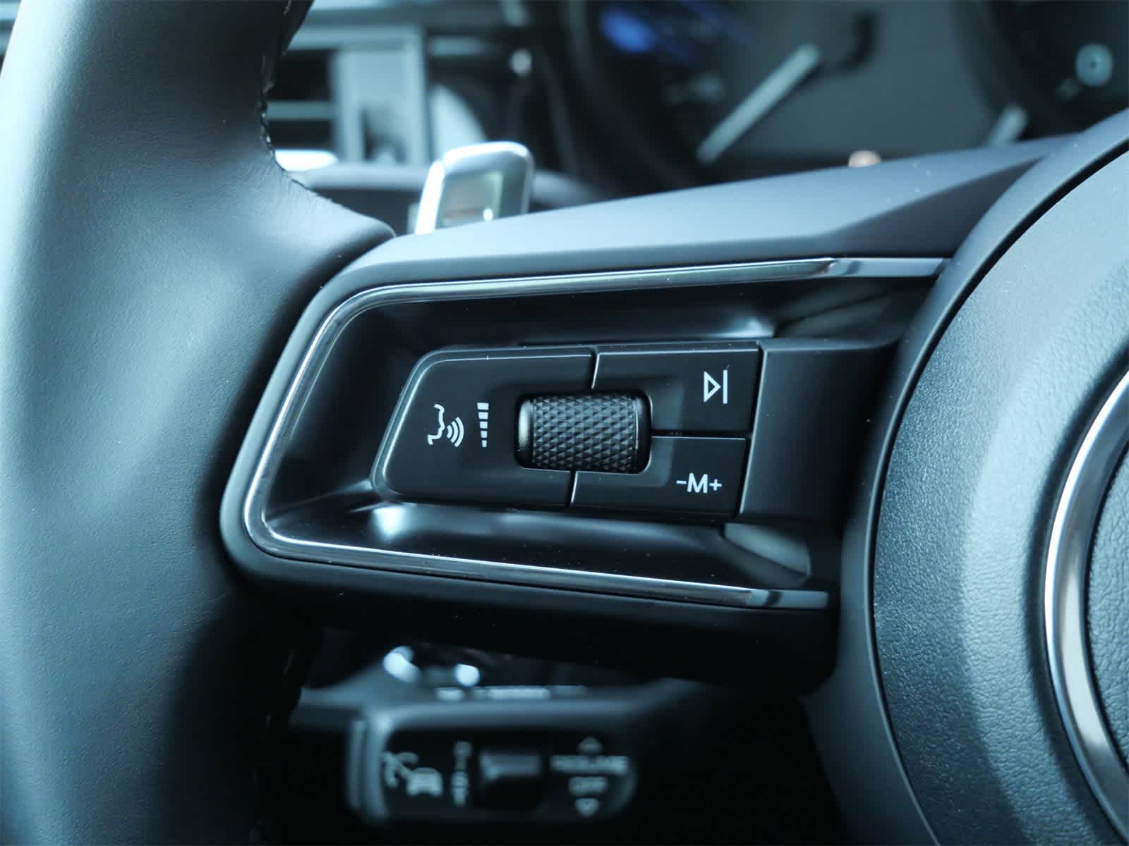 Thumbnail: 2026 Porsche Macan - 17