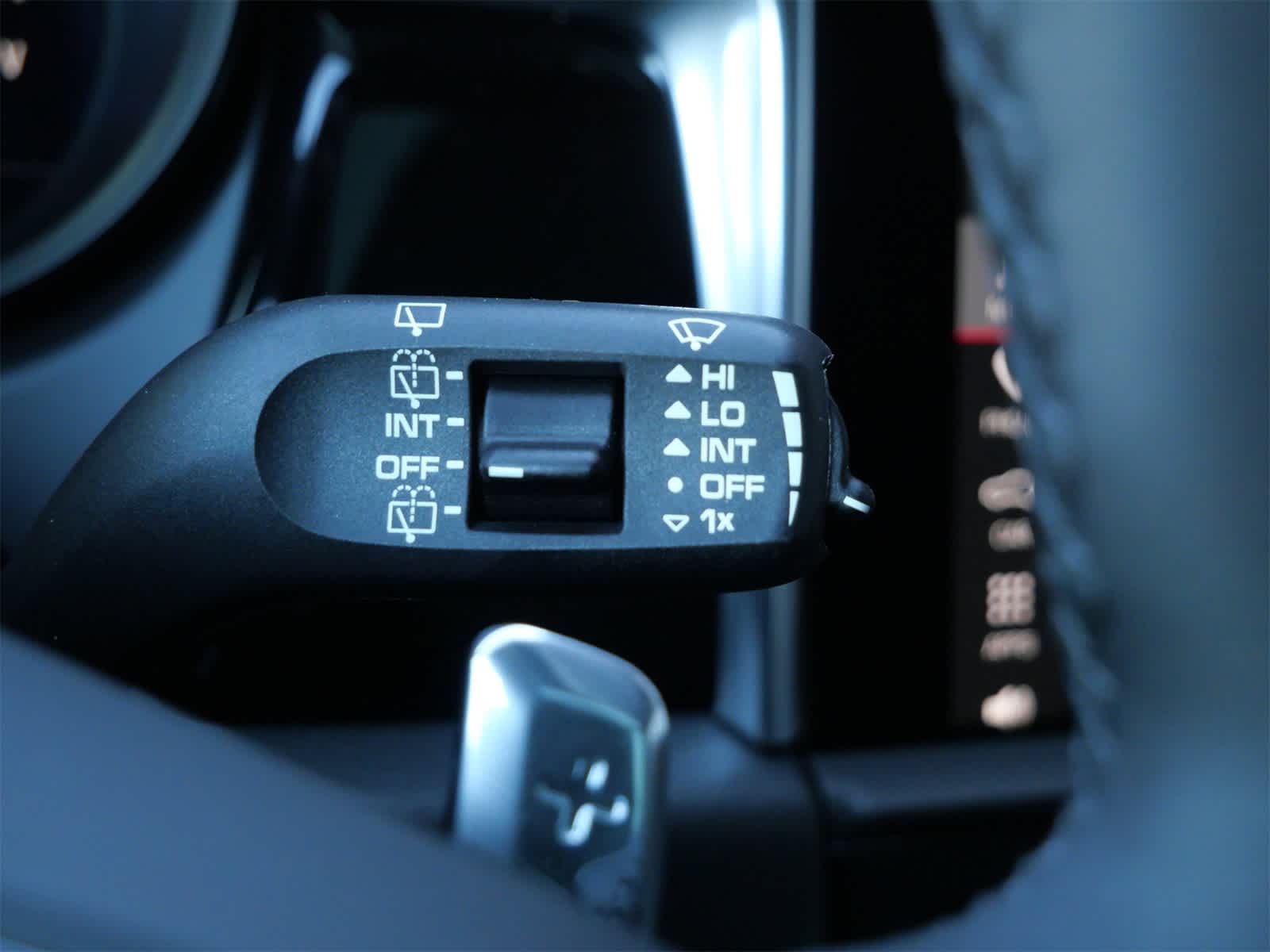 Thumbnail: 2026 Porsche Macan - 25