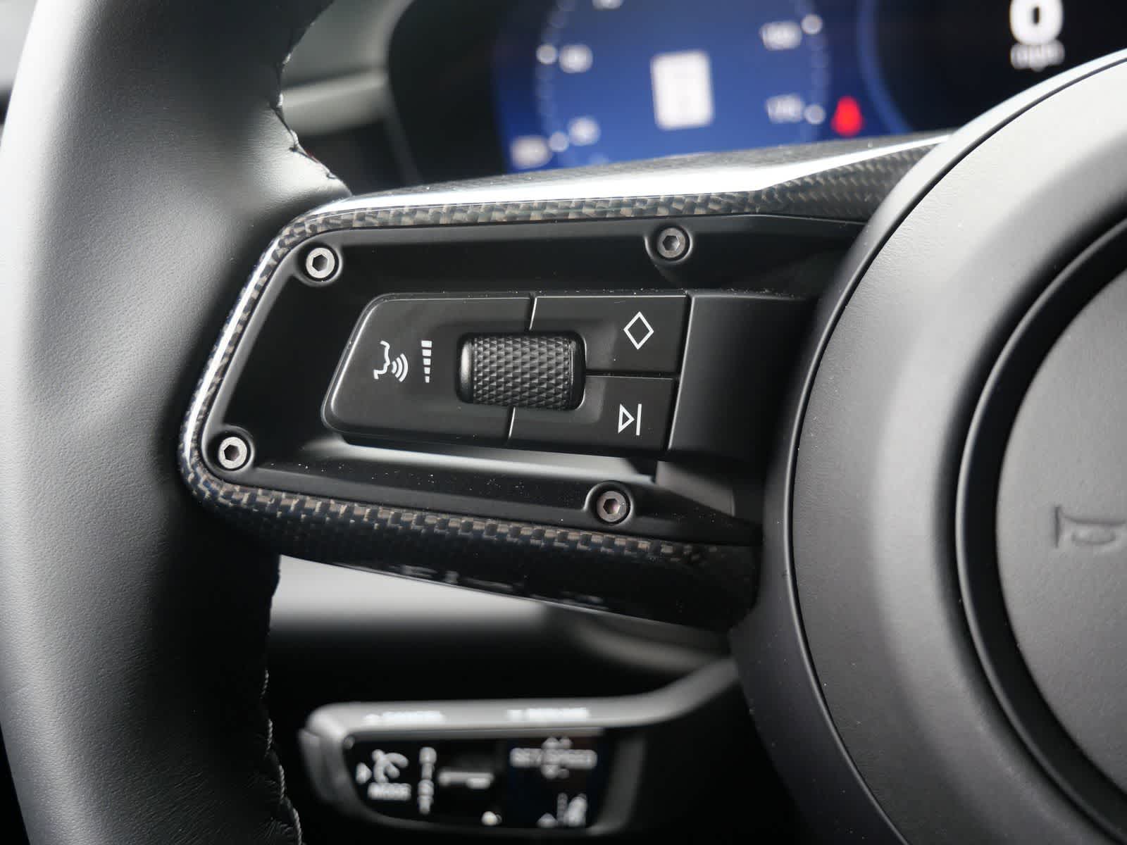 Thumbnail: 2025 Porsche Macan - 23