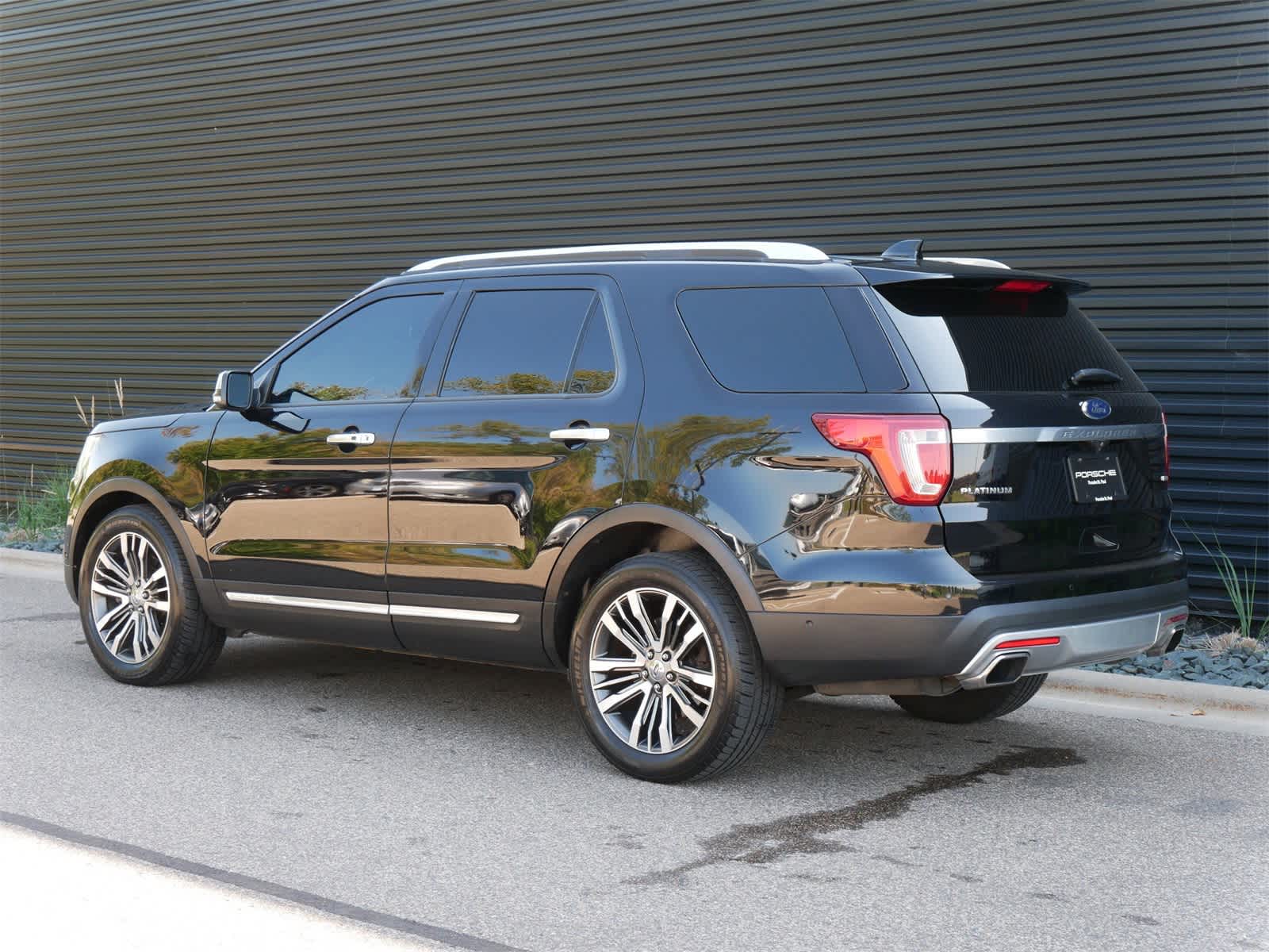 Thumbnail: 2016 Ford Explorer - 3