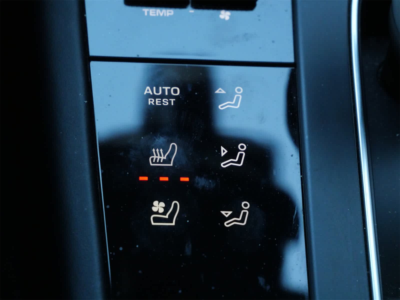 Thumbnail: 2024 Porsche Macan - 25