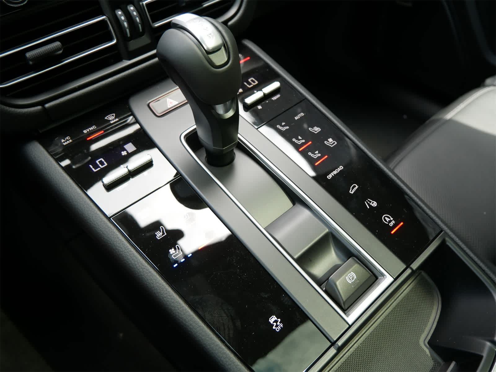 Thumbnail: 2025 Porsche Macan - 14