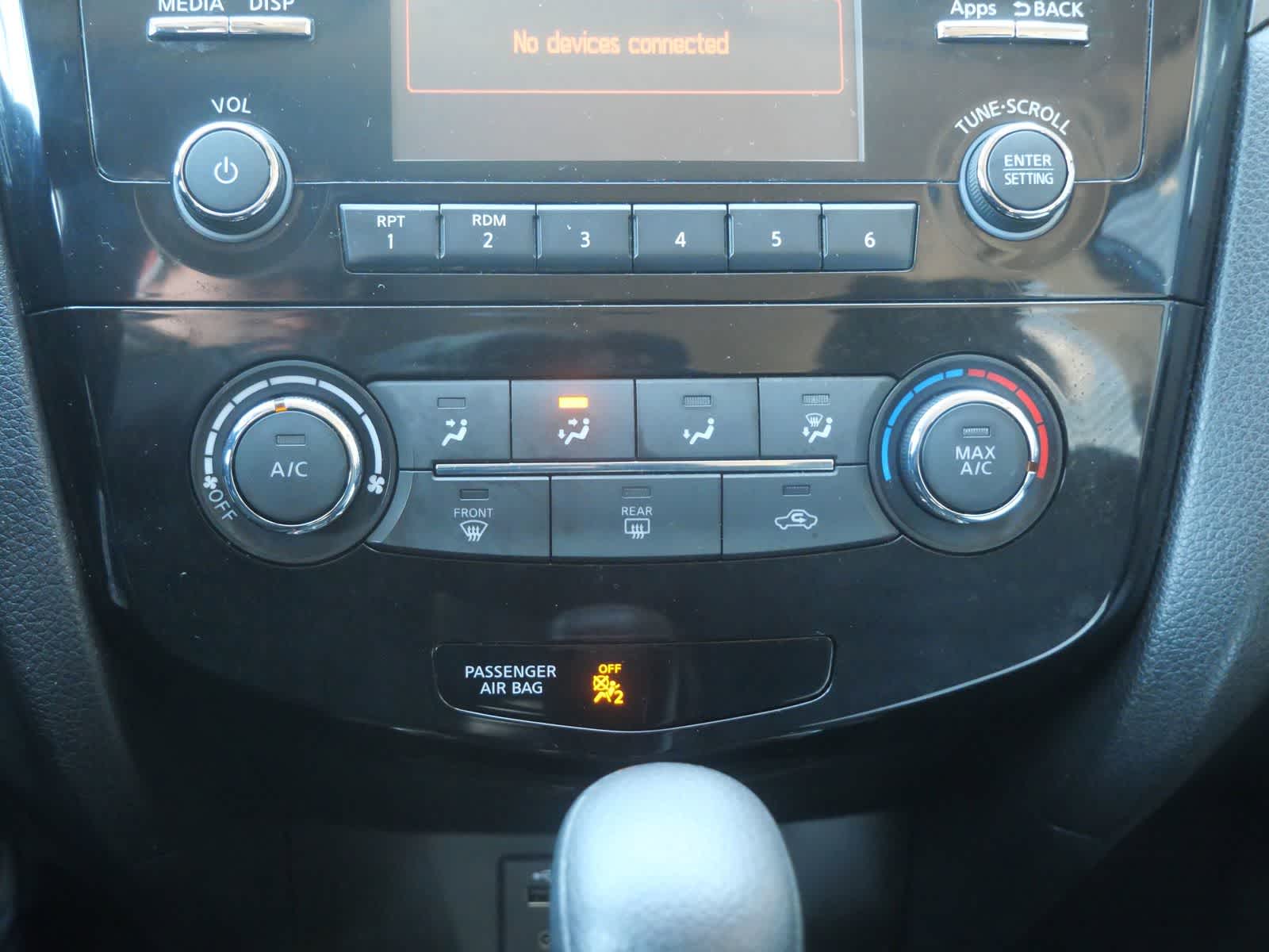 Thumbnail: 2016 Nissan Rogue - 17