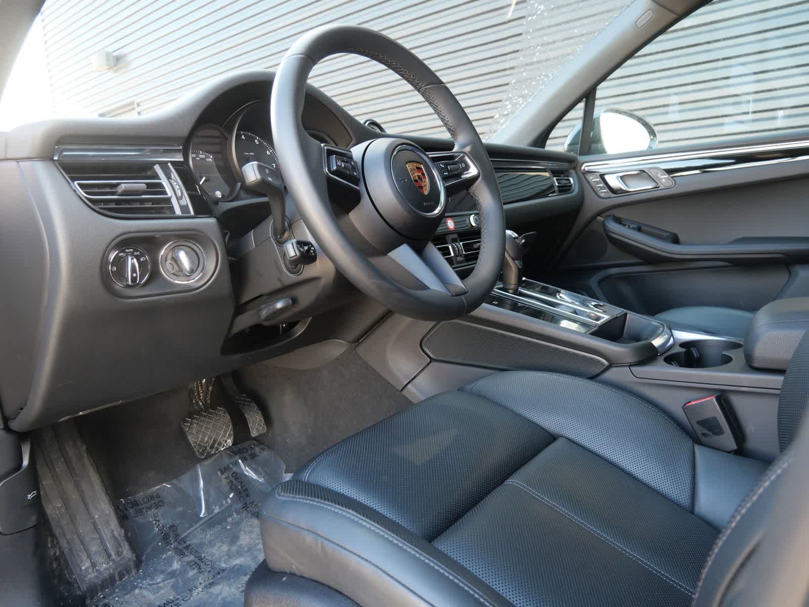 Thumbnail: 2025 Porsche Macan - 4