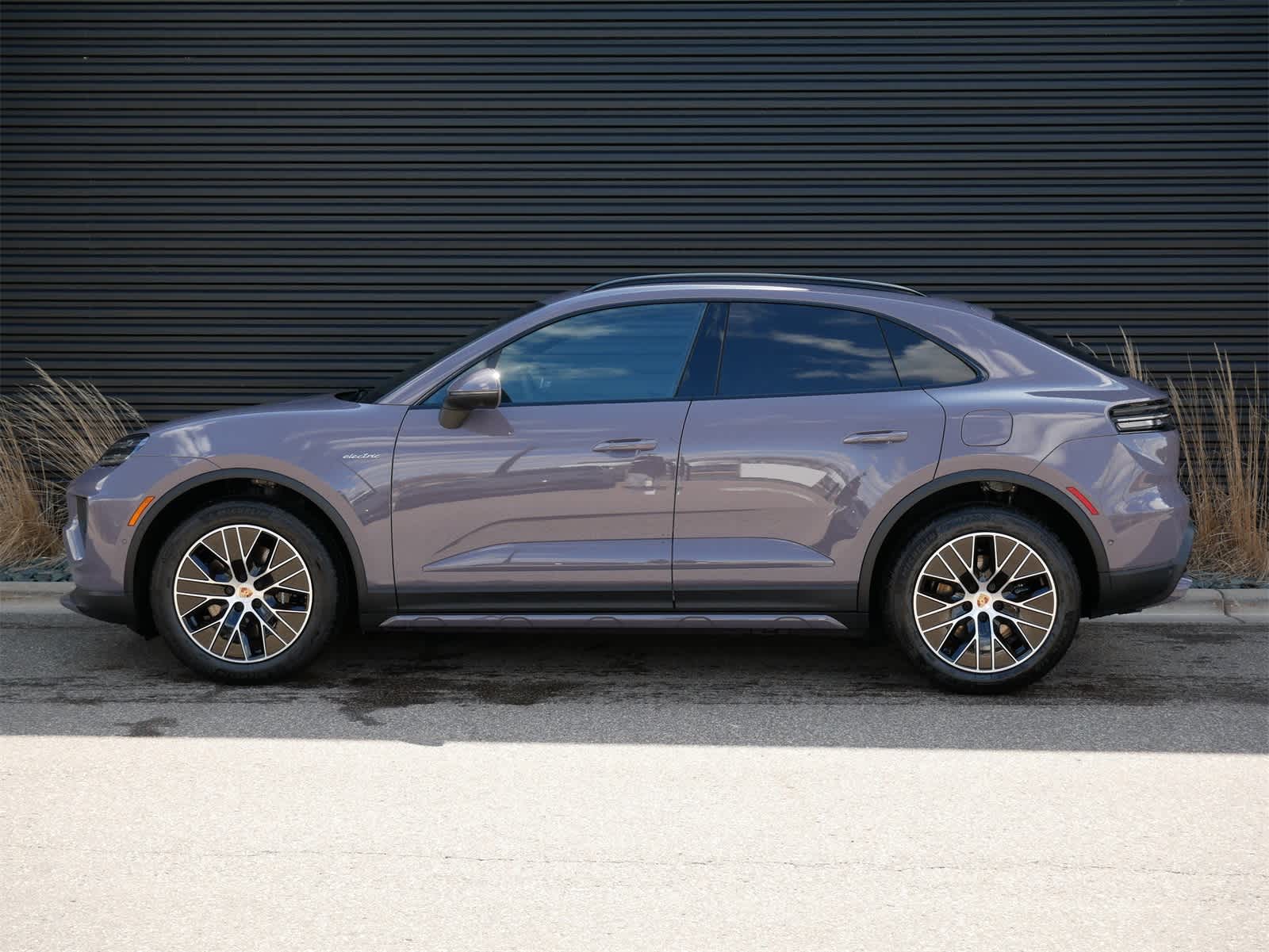 Thumbnail: 2025 Porsche Macan - 2