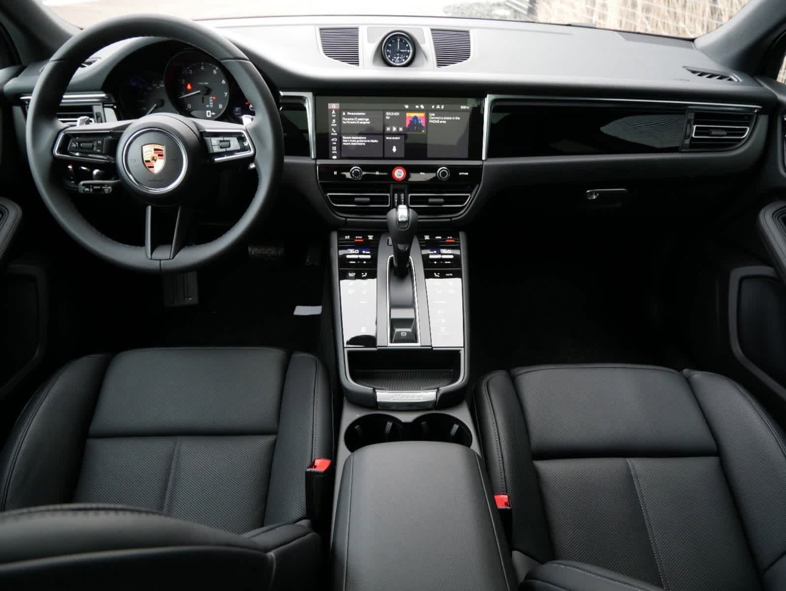 Thumbnail: 2025 Porsche Macan - 10