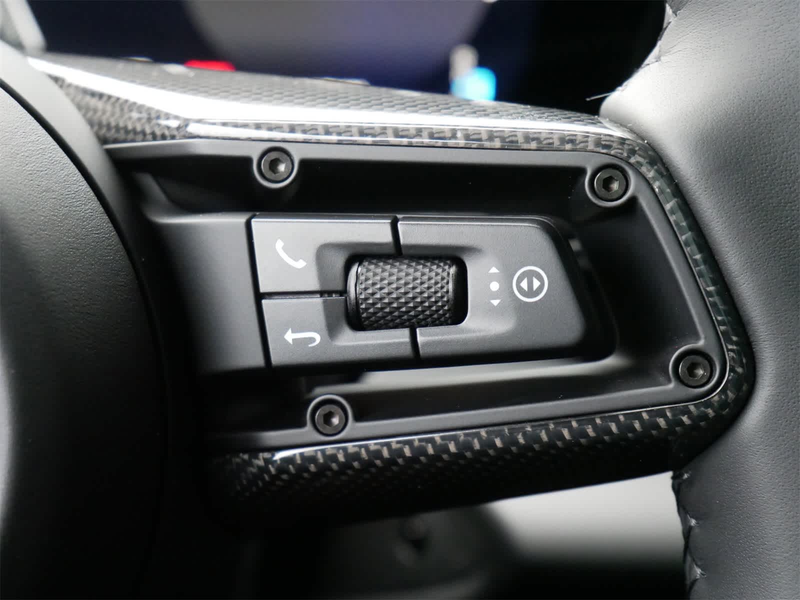 Thumbnail: 2025 Porsche Macan - 16