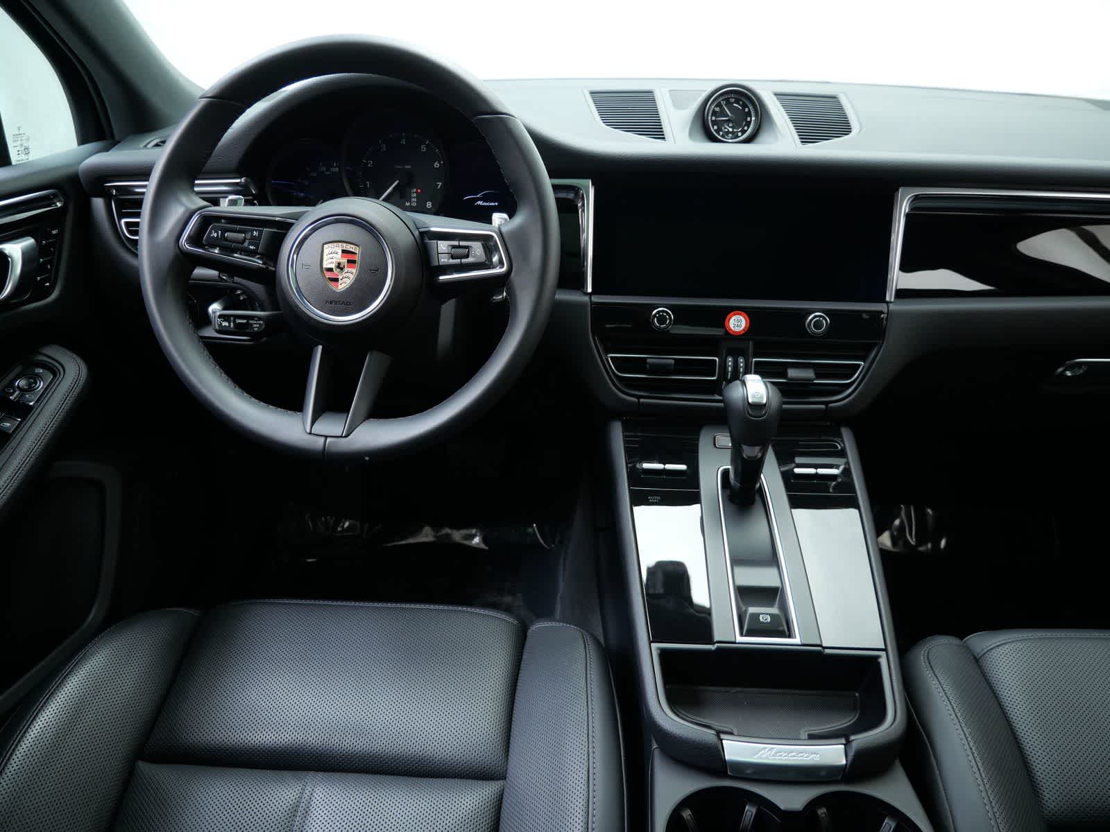 Thumbnail: 2025 Porsche Macan - 16