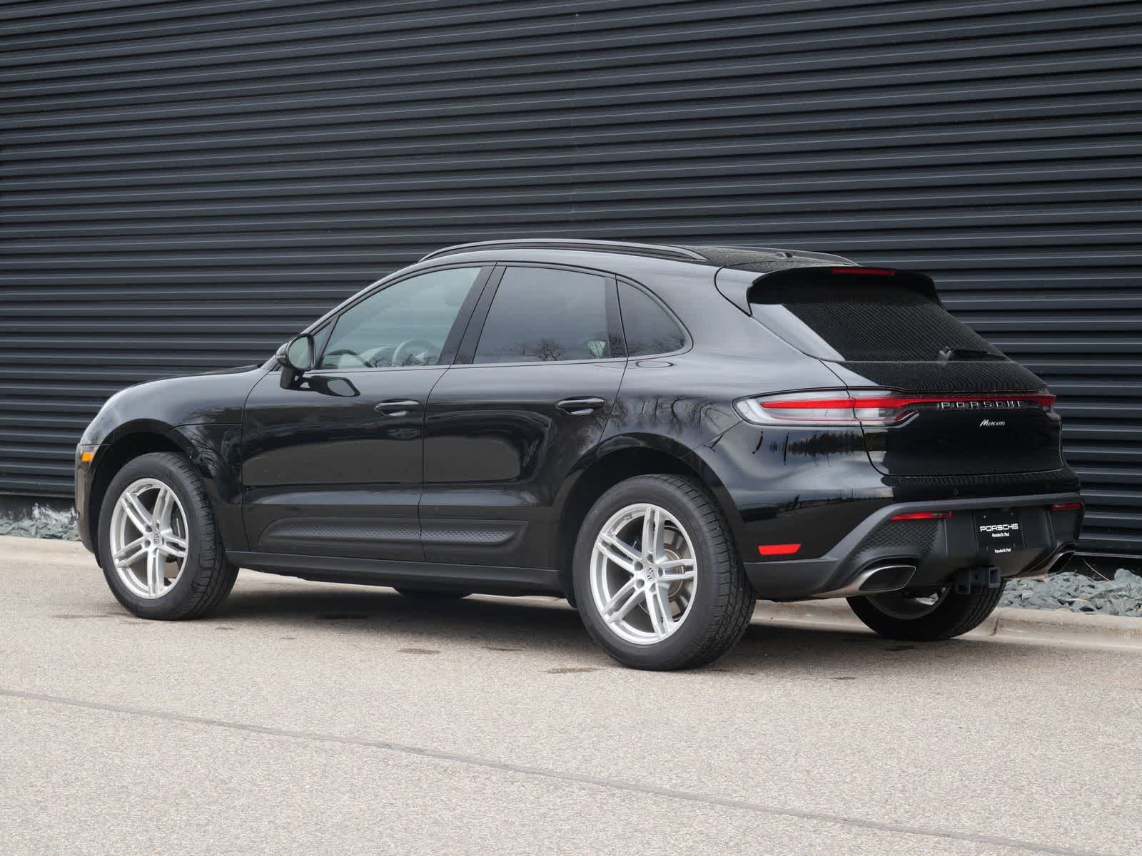 Thumbnail: 2025 Porsche Macan - 3