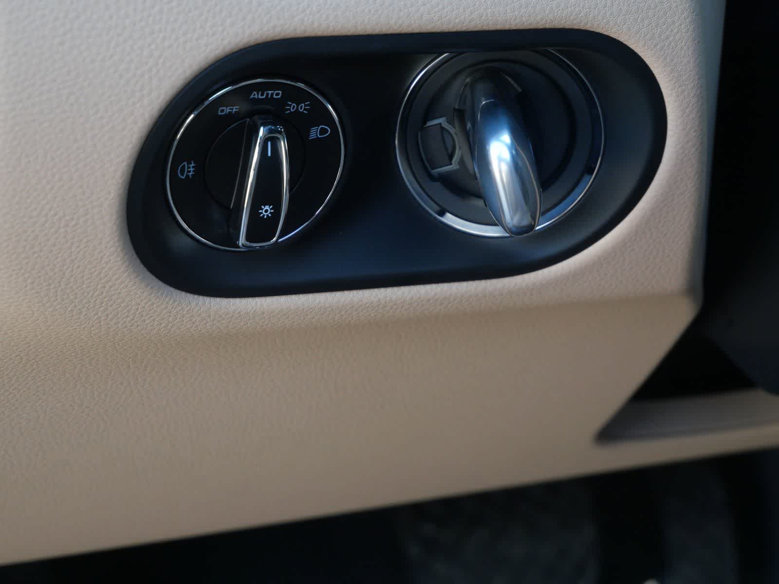 Thumbnail: 2025 Porsche Macan - 14