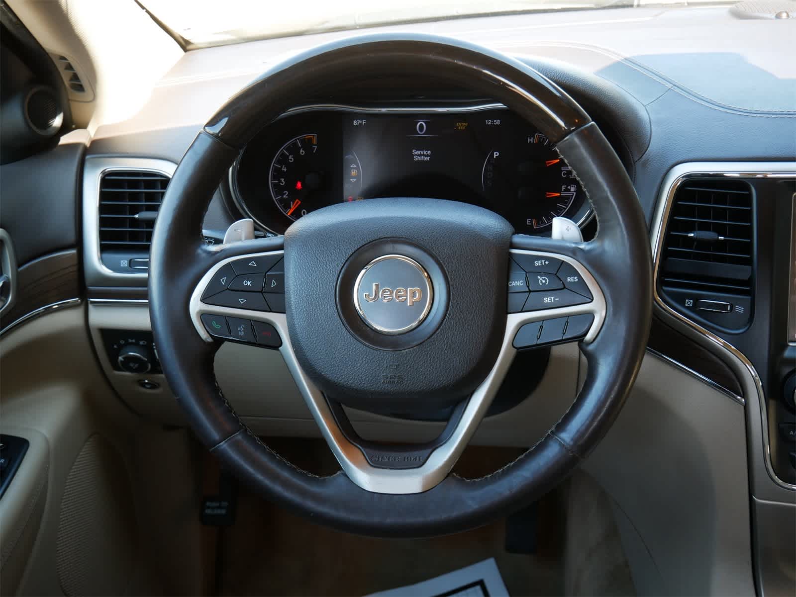 2014 Jeep Grand Cherokee Overland 9