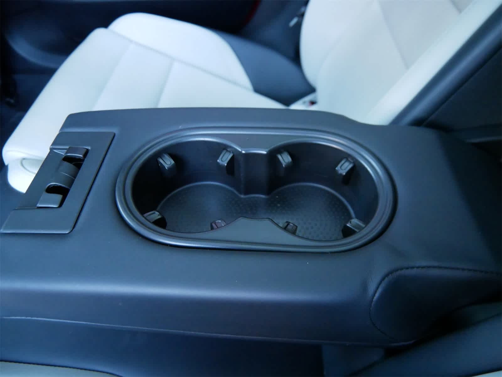 Thumbnail: 2023 Porsche Taycan - 11