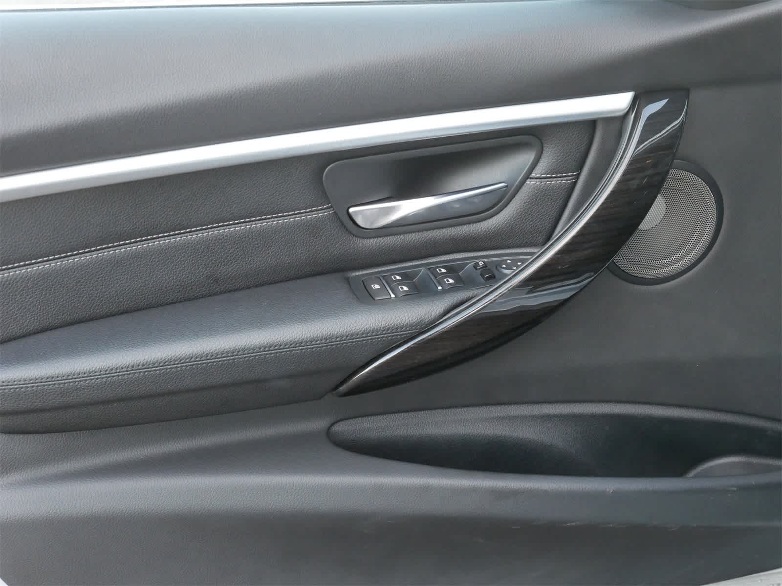 Thumbnail: 2018 BMW 3 Series - 9