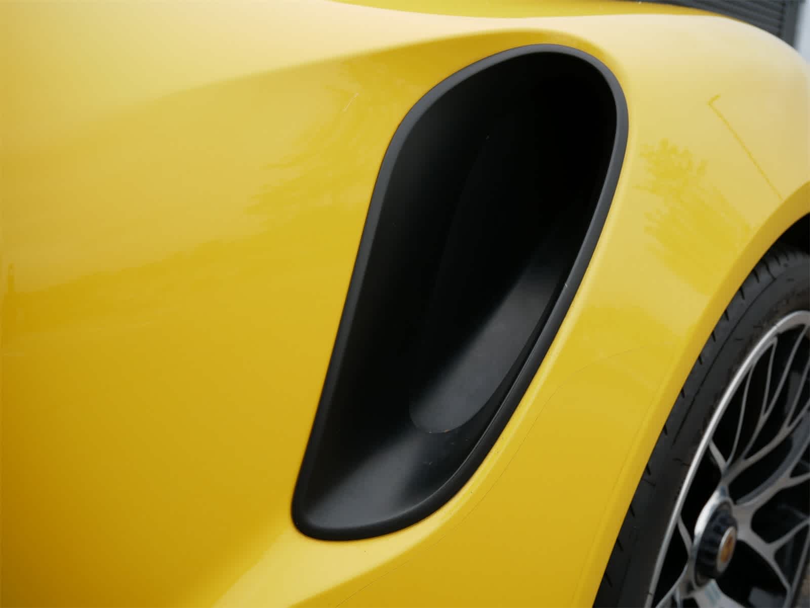 2015 Porsche 911 Turbo S 30