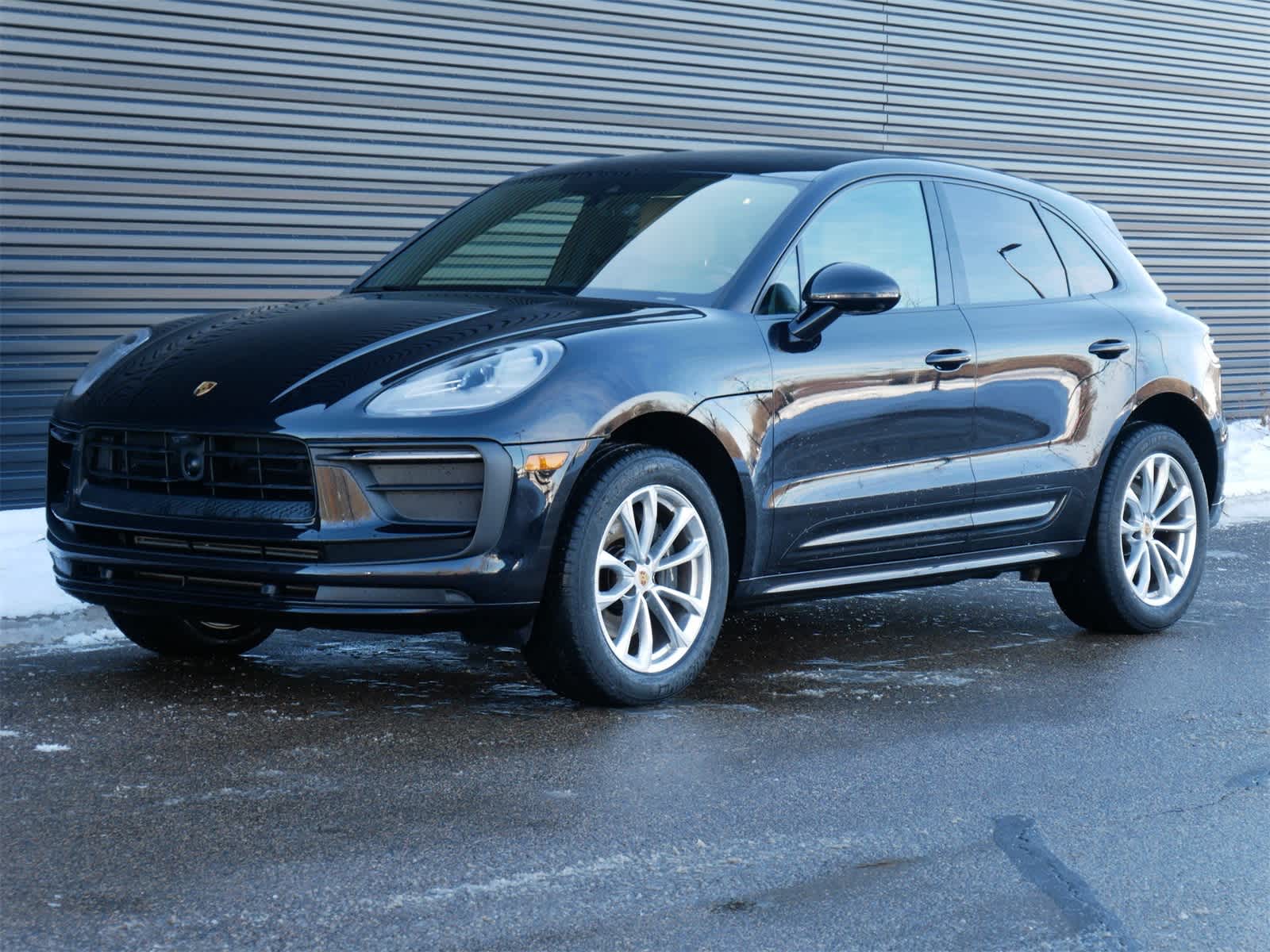 Thumbnail: 2024 Porsche Macan - 1