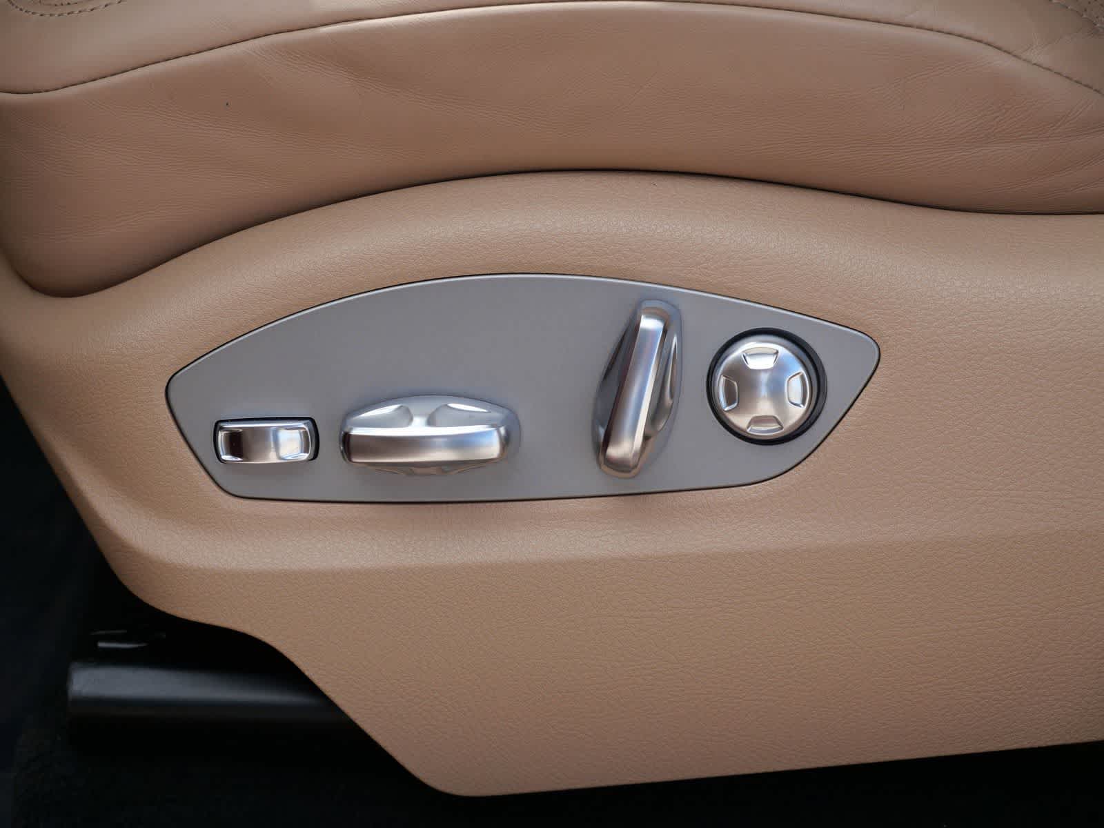 Thumbnail: 2022 Porsche Macan - 10