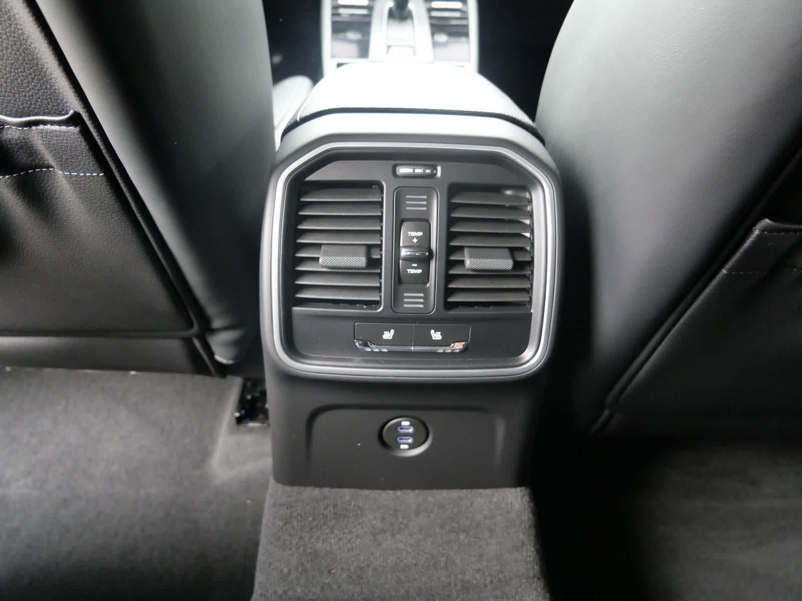 Thumbnail: 2026 Porsche Macan - 14