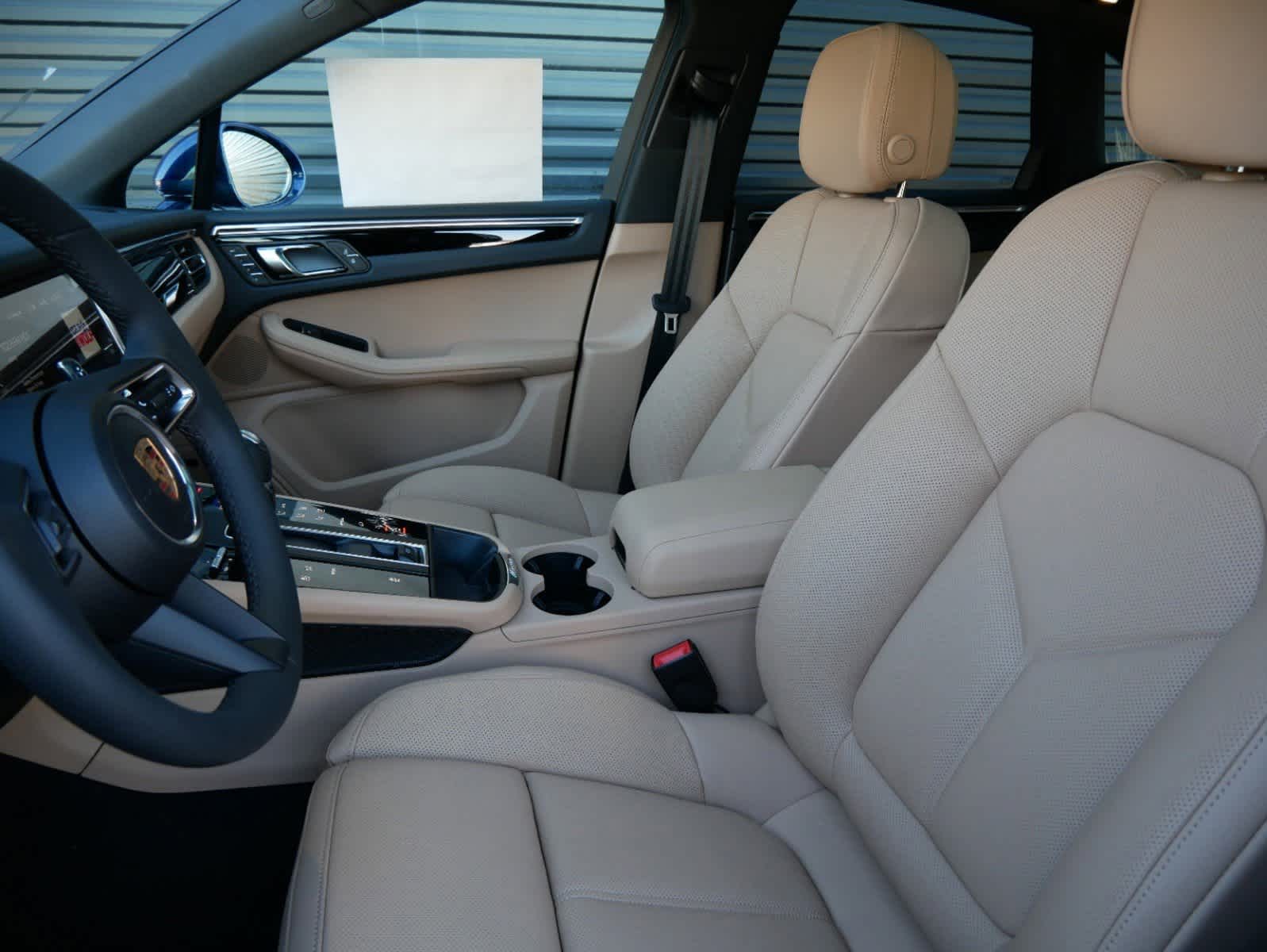 Thumbnail: 2025 Porsche Macan - 5