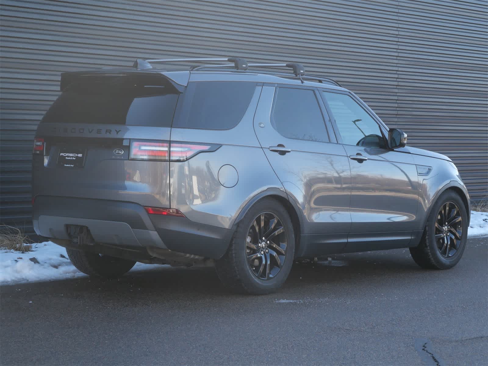 Thumbnail: 2018 Land Rover Discovery - 26