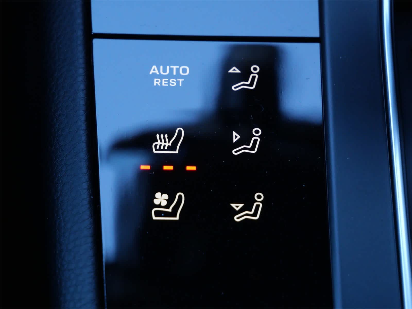 Thumbnail: 2026 Porsche Macan - 26