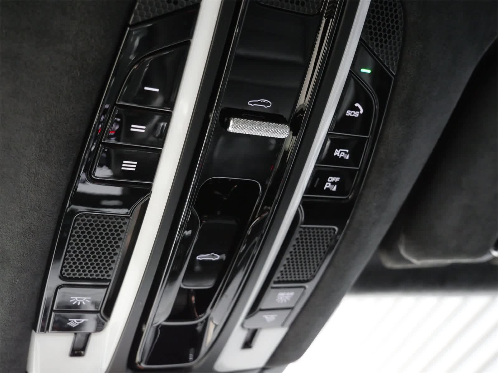 Thumbnail: 2022 Porsche Cayenne - 18