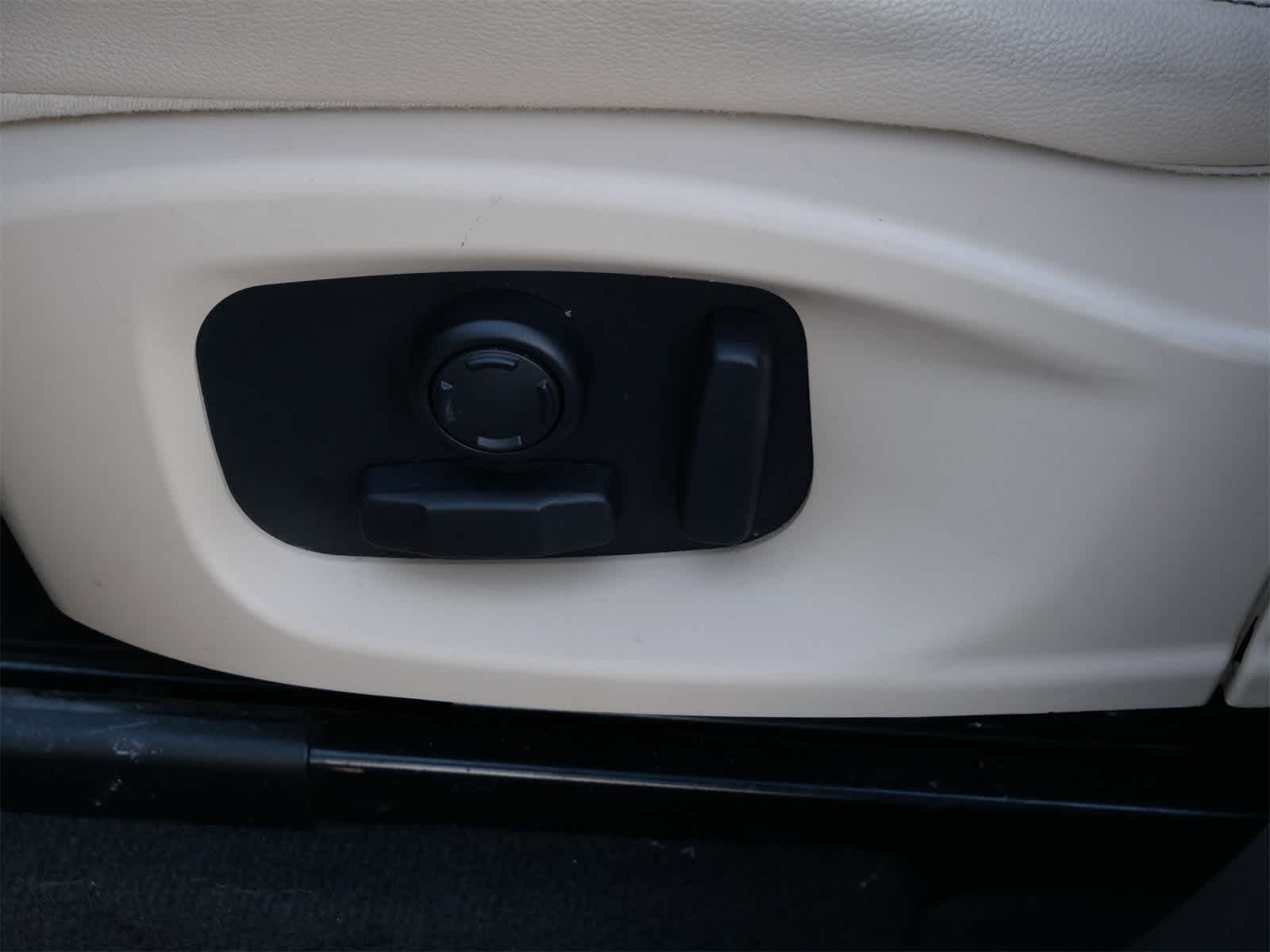 Thumbnail: 2018 Jaguar F-Pace - 10