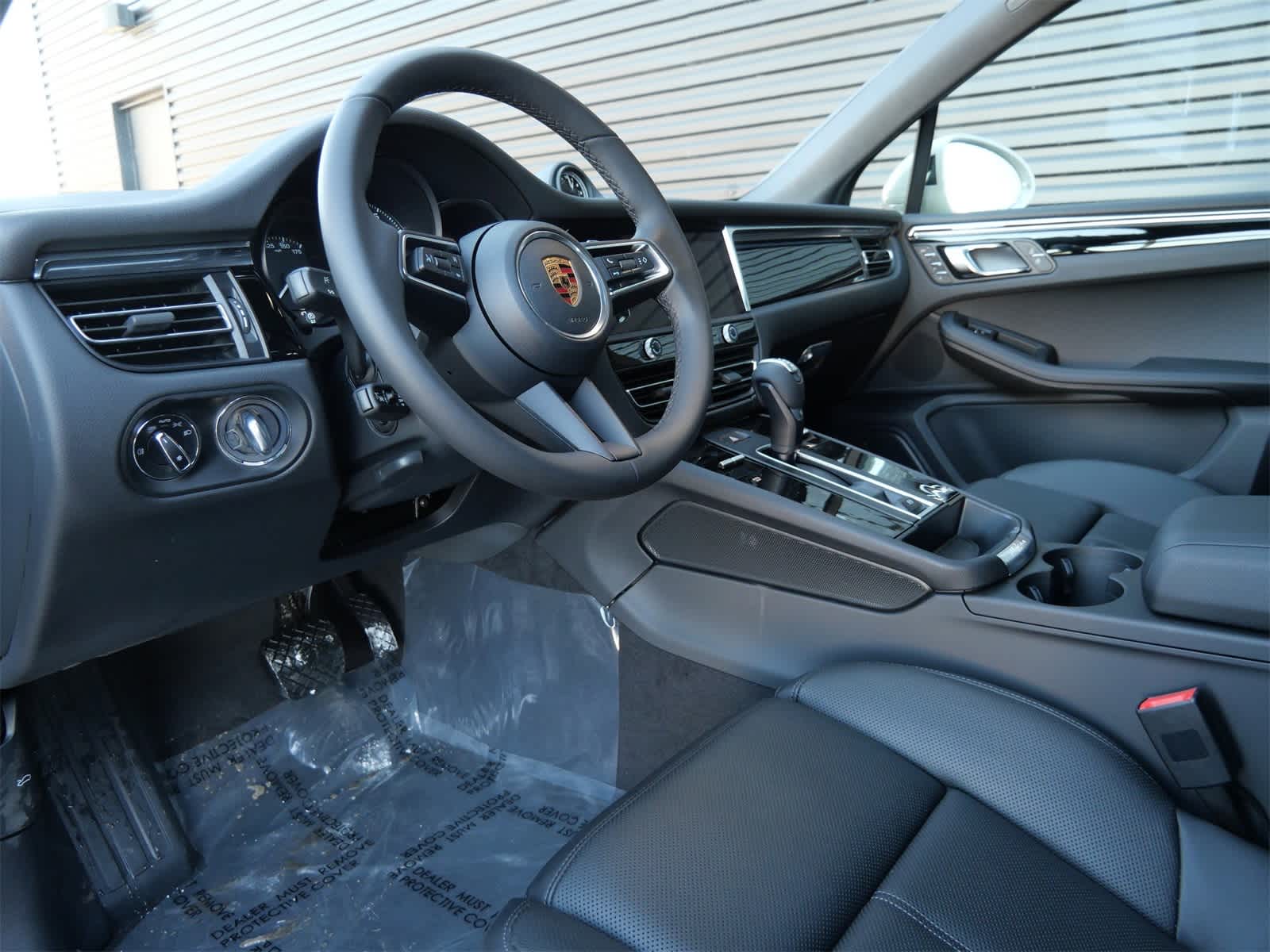 Thumbnail: 2026 Porsche Macan - 4