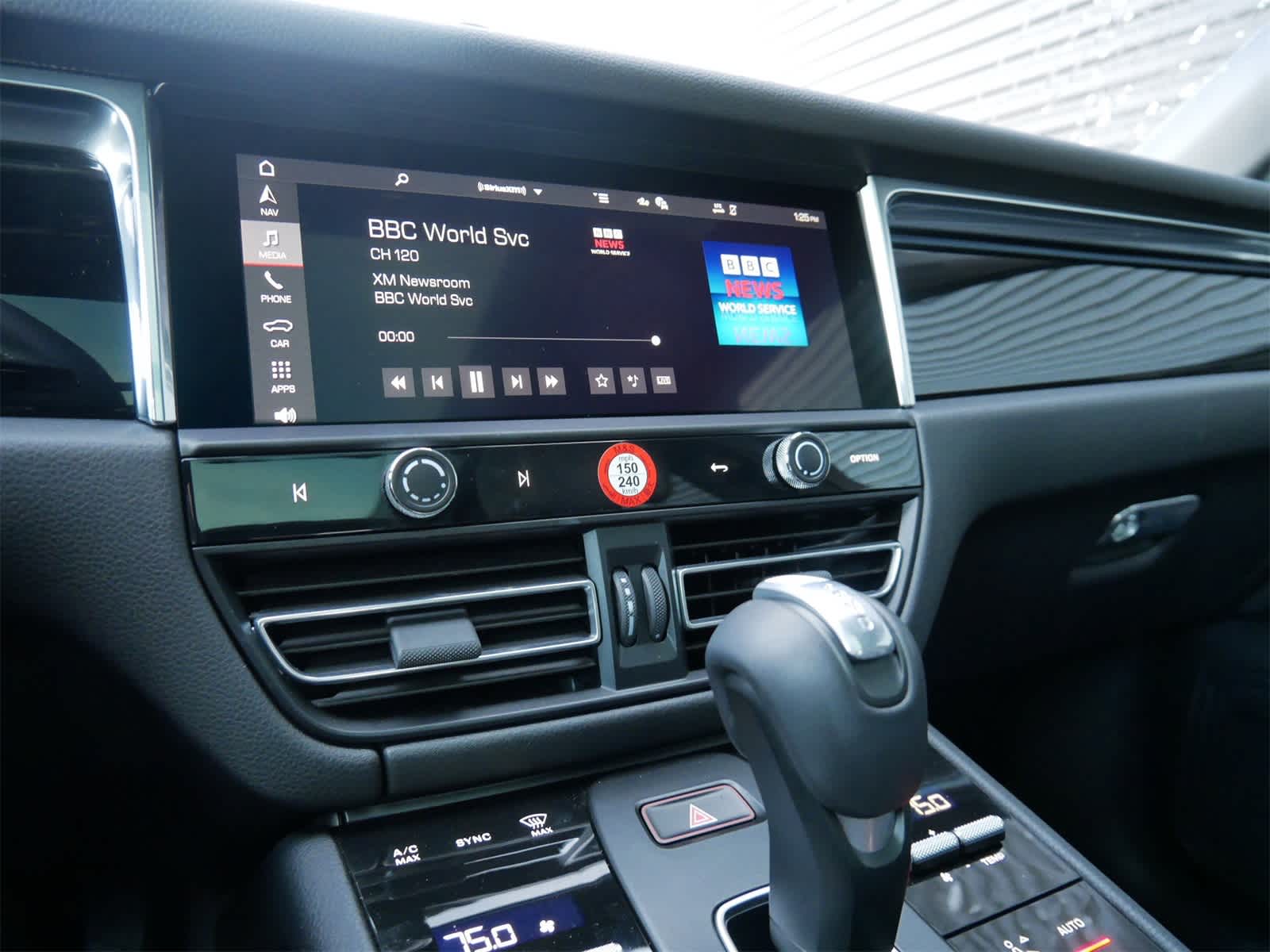 Thumbnail: 2025 Porsche Macan - 19