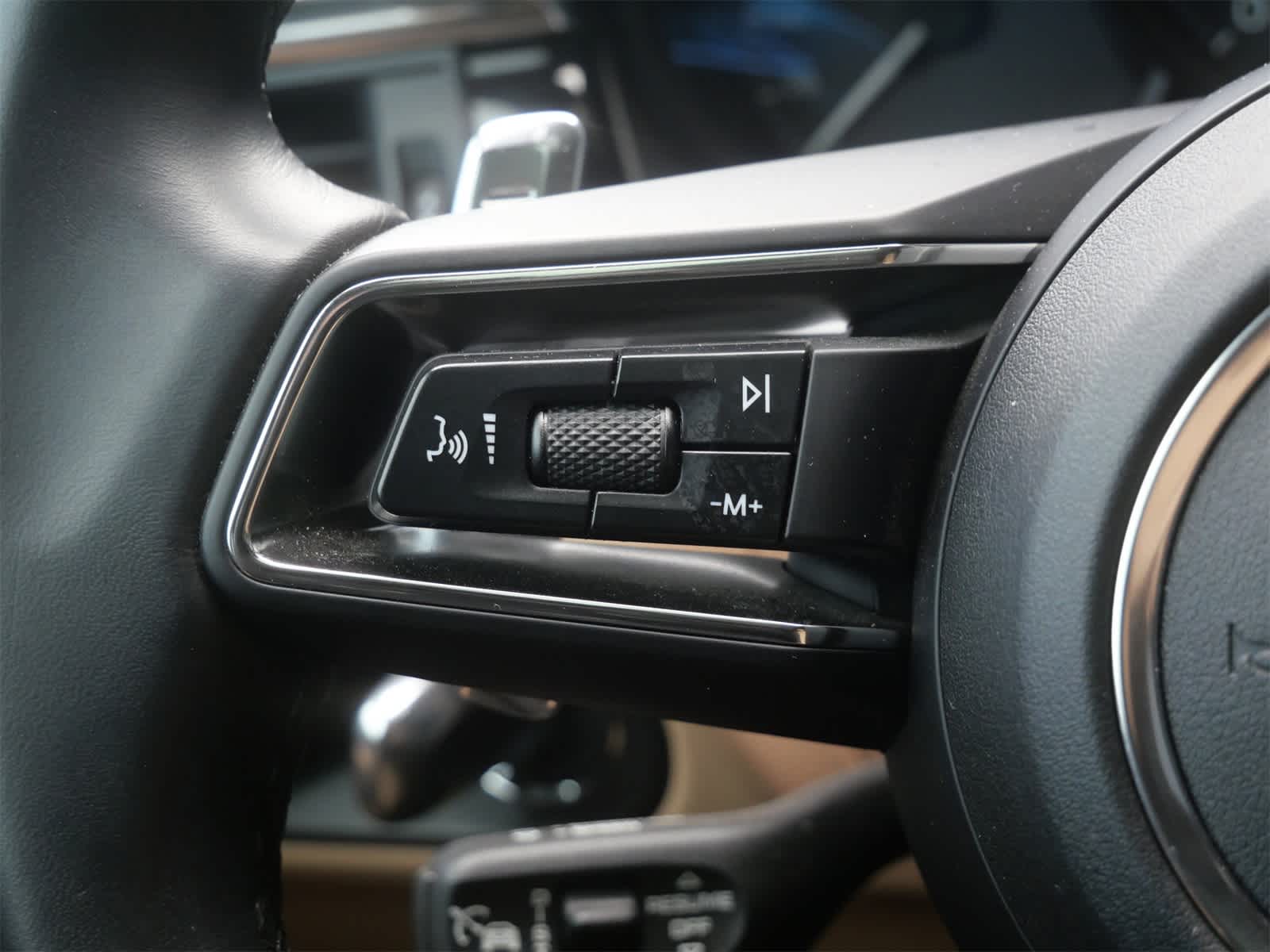 Thumbnail: 2024 Porsche Macan - 23