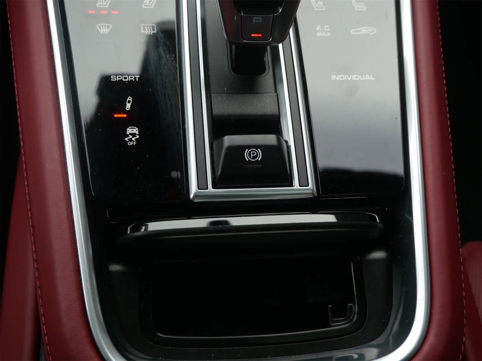 Thumbnail: 2019 Porsche Panamera - 24