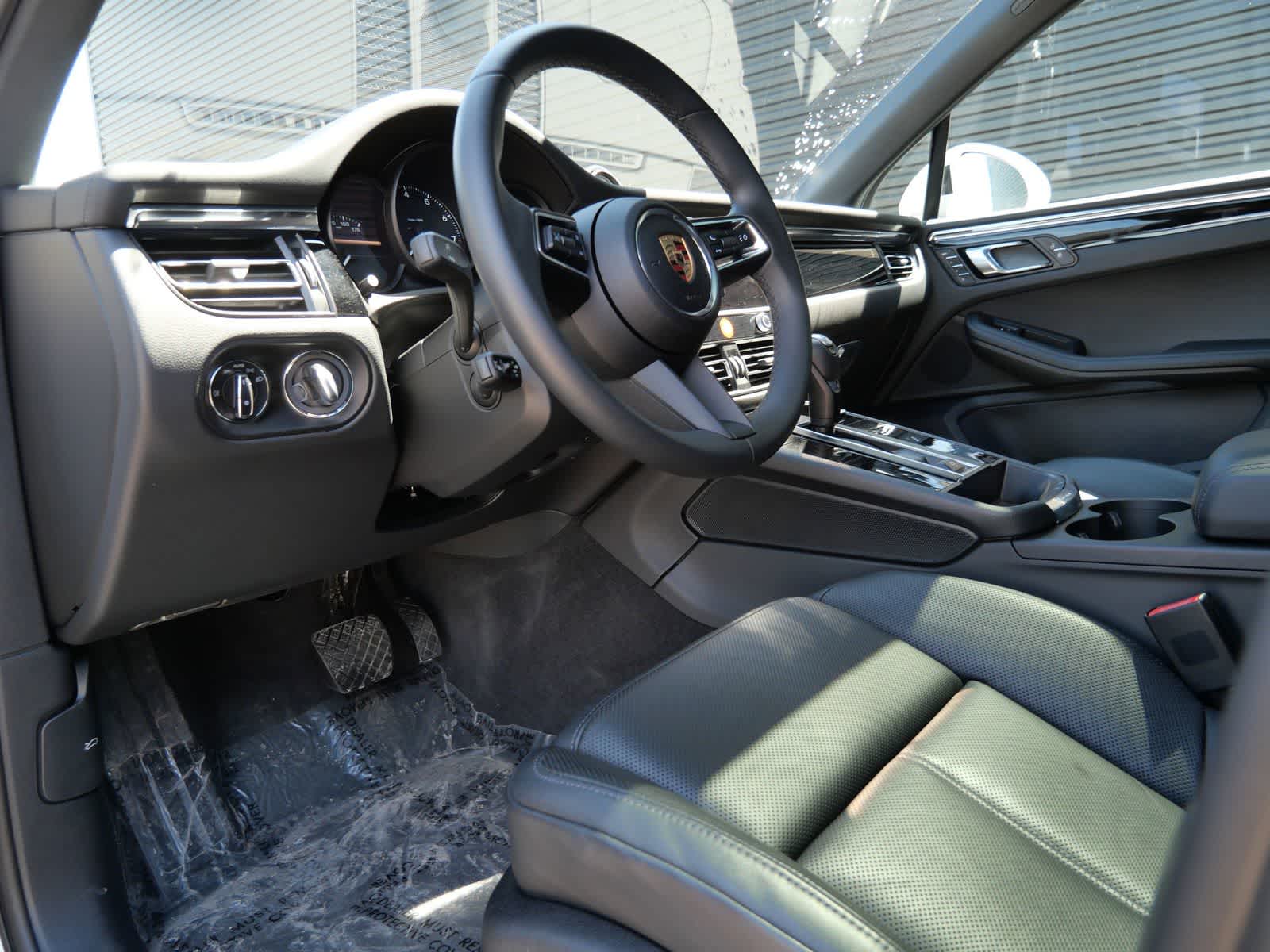 Thumbnail: 2025 Porsche Macan - 4