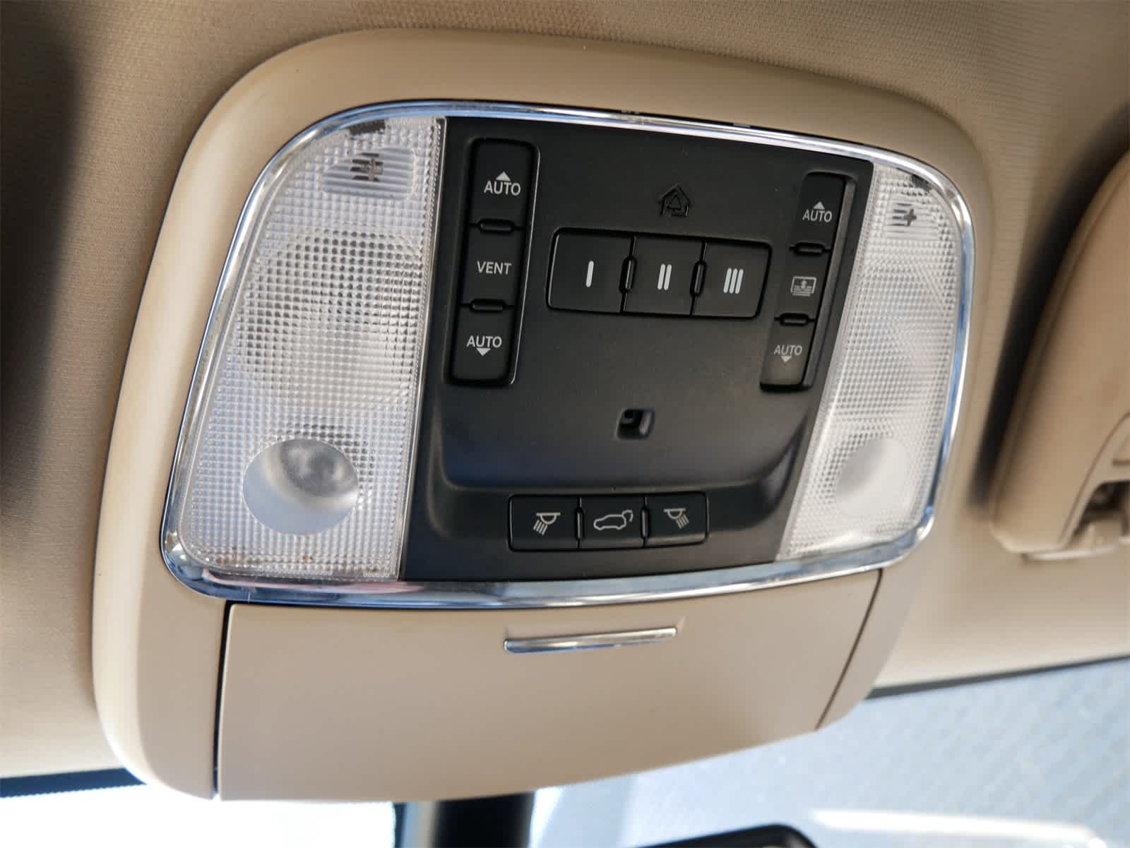 2014 Jeep Grand Cherokee Overland 18