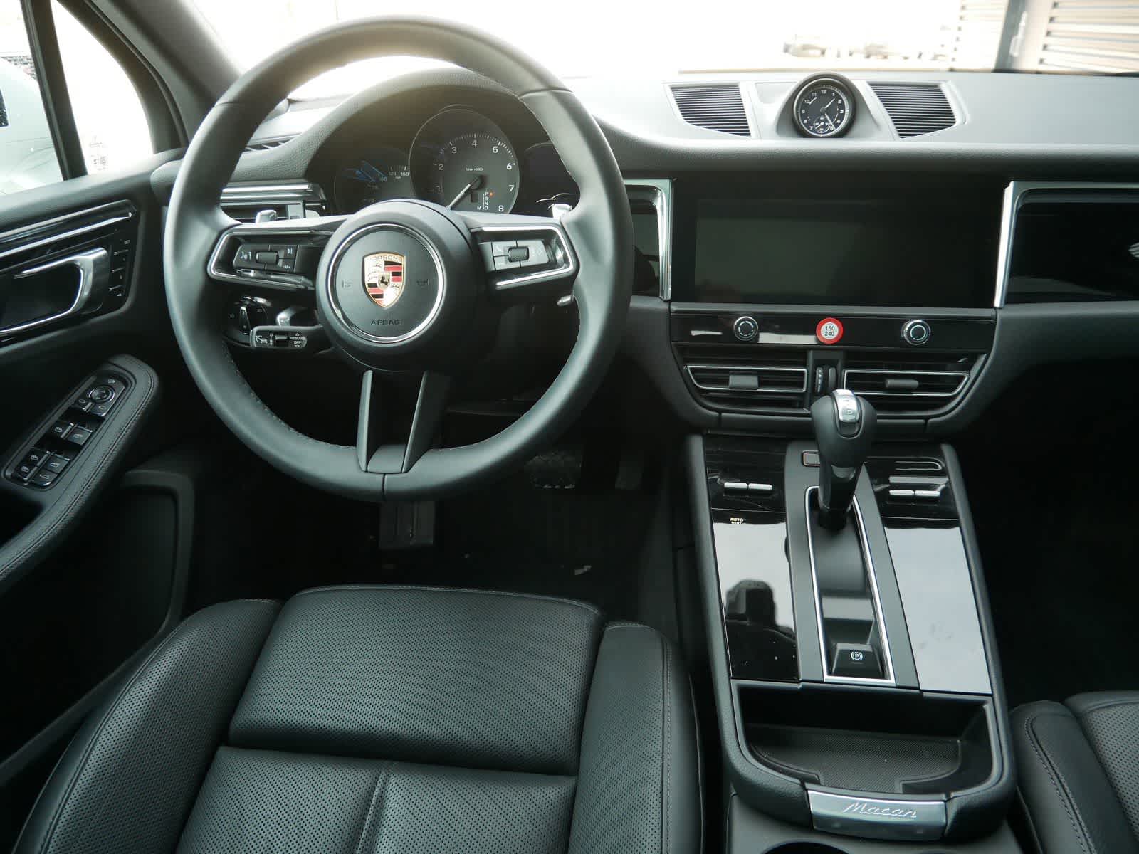 Thumbnail: 2025 Porsche Macan - 14