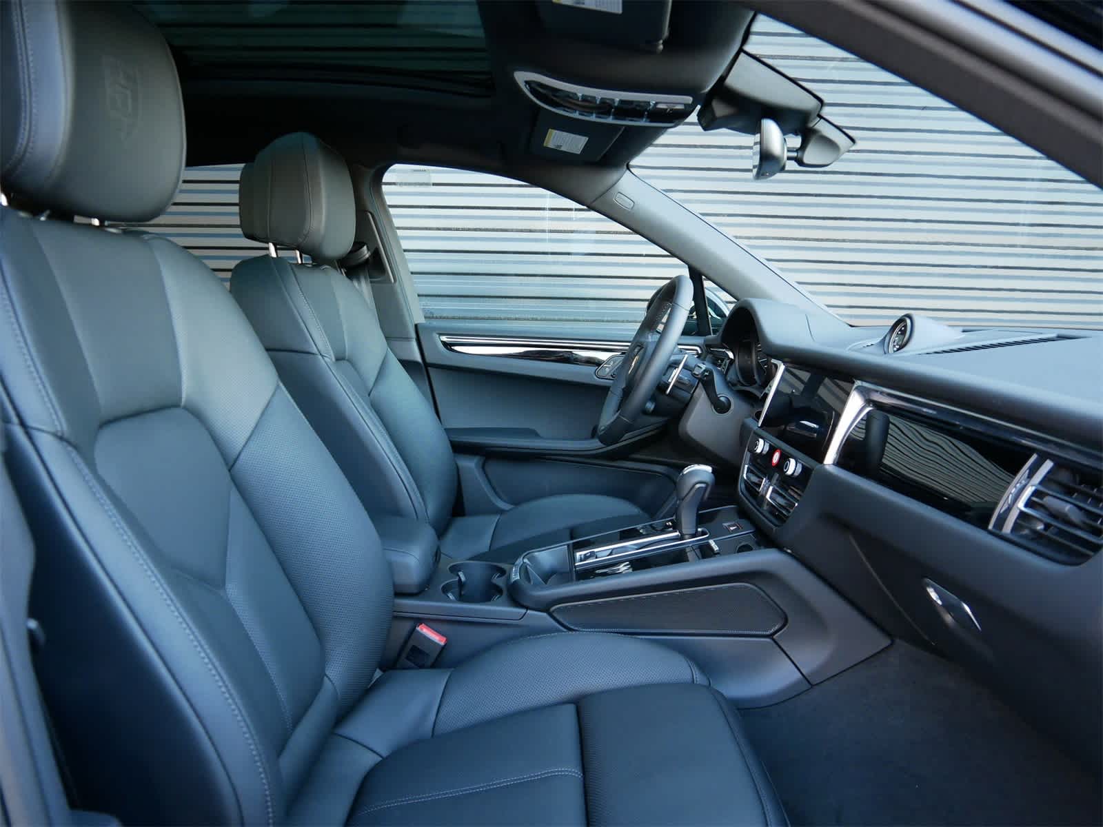 Thumbnail: 2026 Porsche Macan - 26